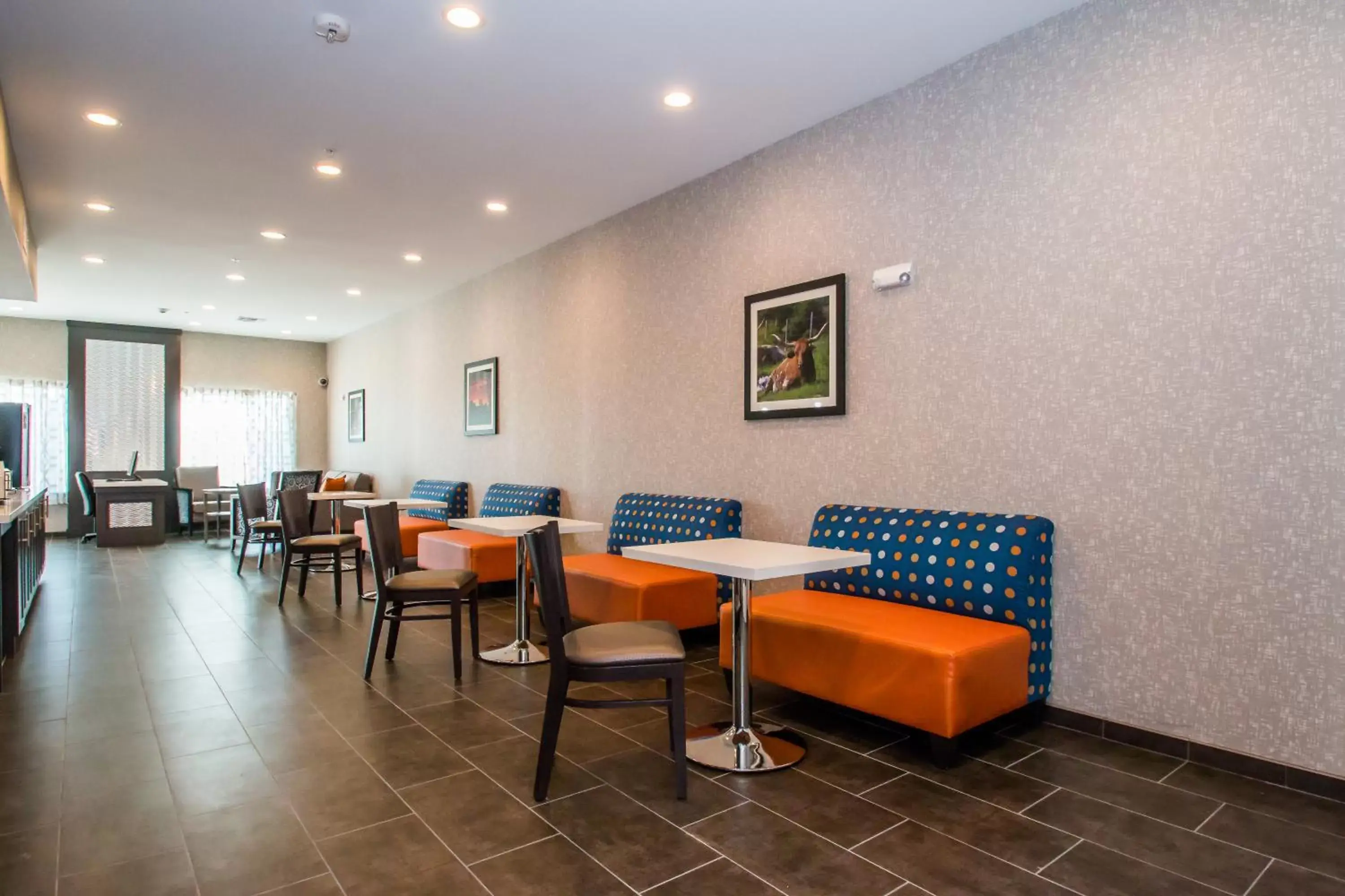 Lobby or reception, Restaurant/Places to Eat in Executive Inn Fort Worth West