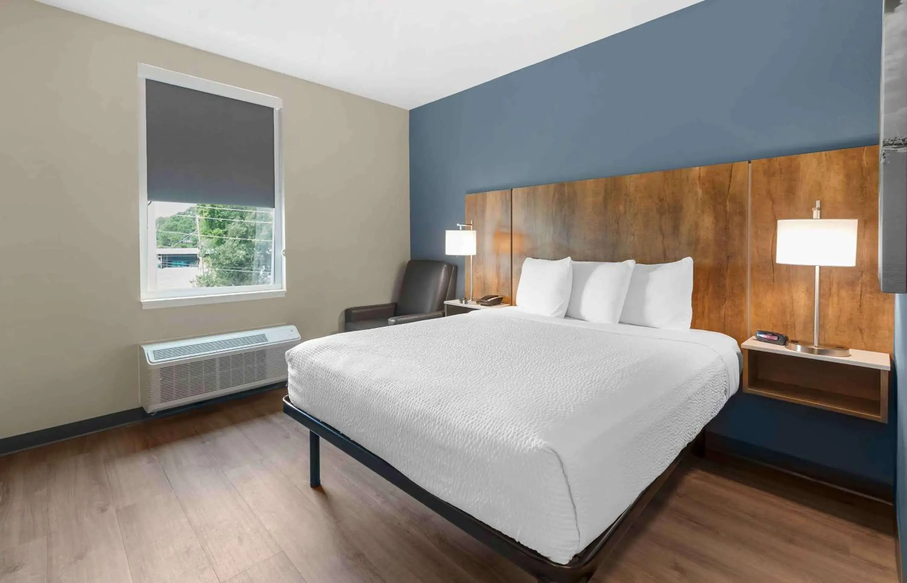 Bedroom, Bed in Extended Stay America Suites - Huntsville - Madison