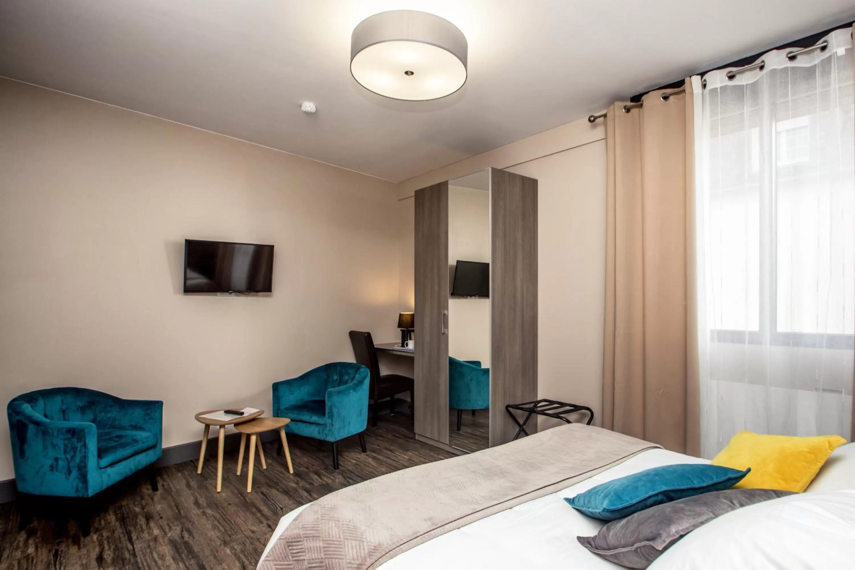 Bedroom, Bed in The Originals Boutique, Hôtel de La Baie de Morlaix