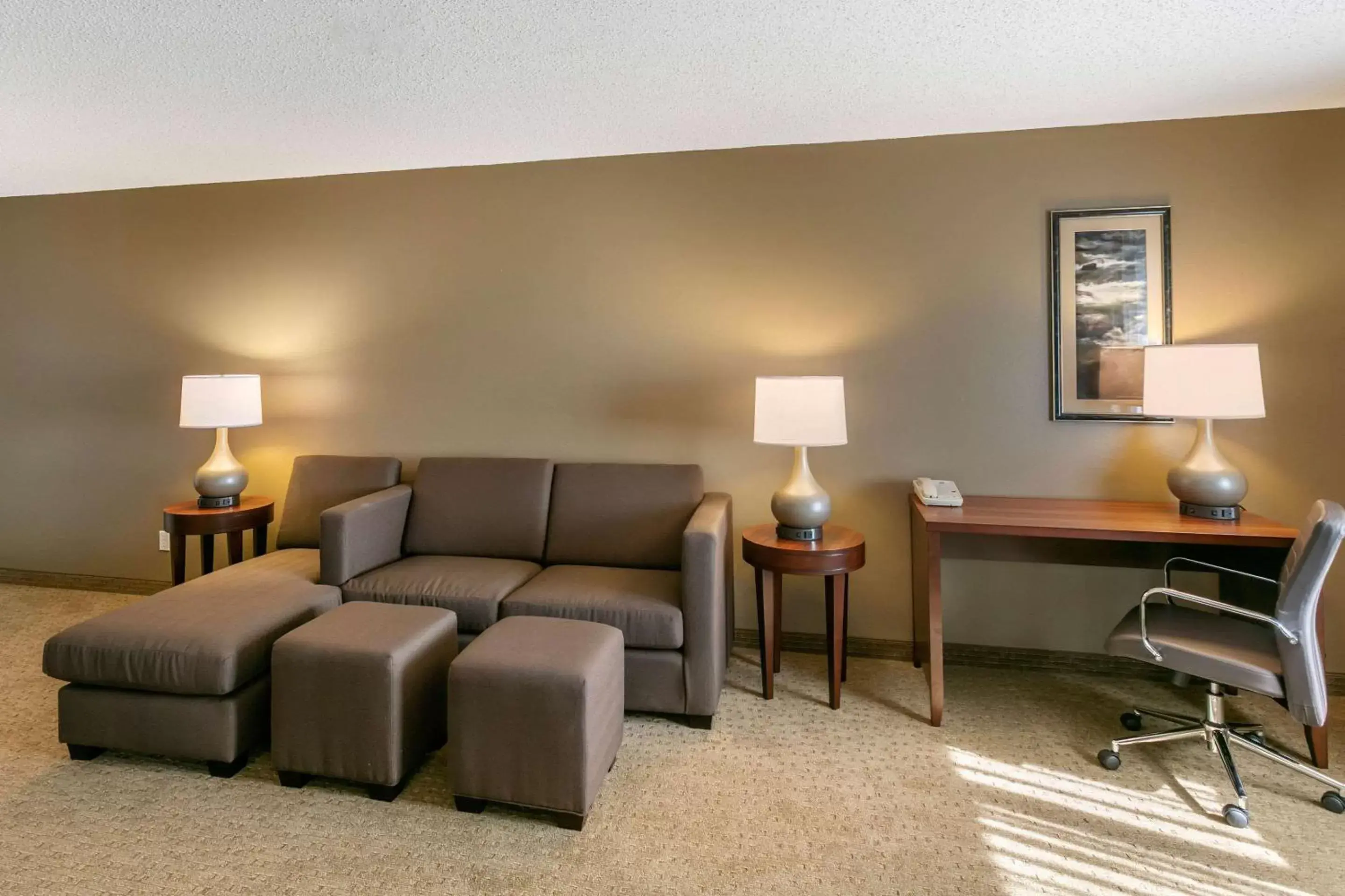 Photo of the whole room, Seating Area in Comfort Inn Worland Hwy 16 to Yellowstone