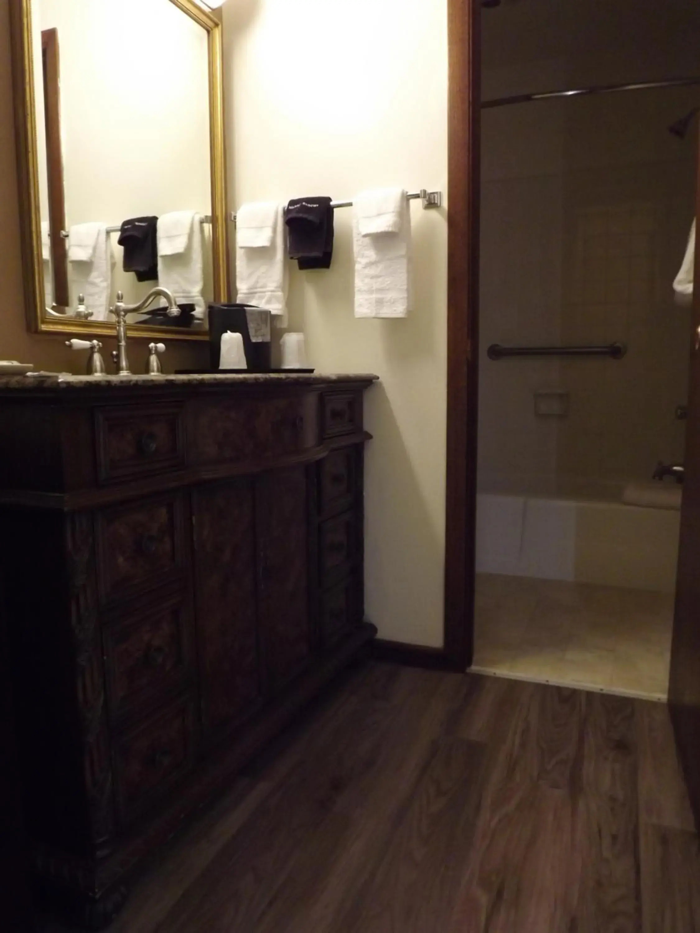 Bathroom in Crest Country Inn