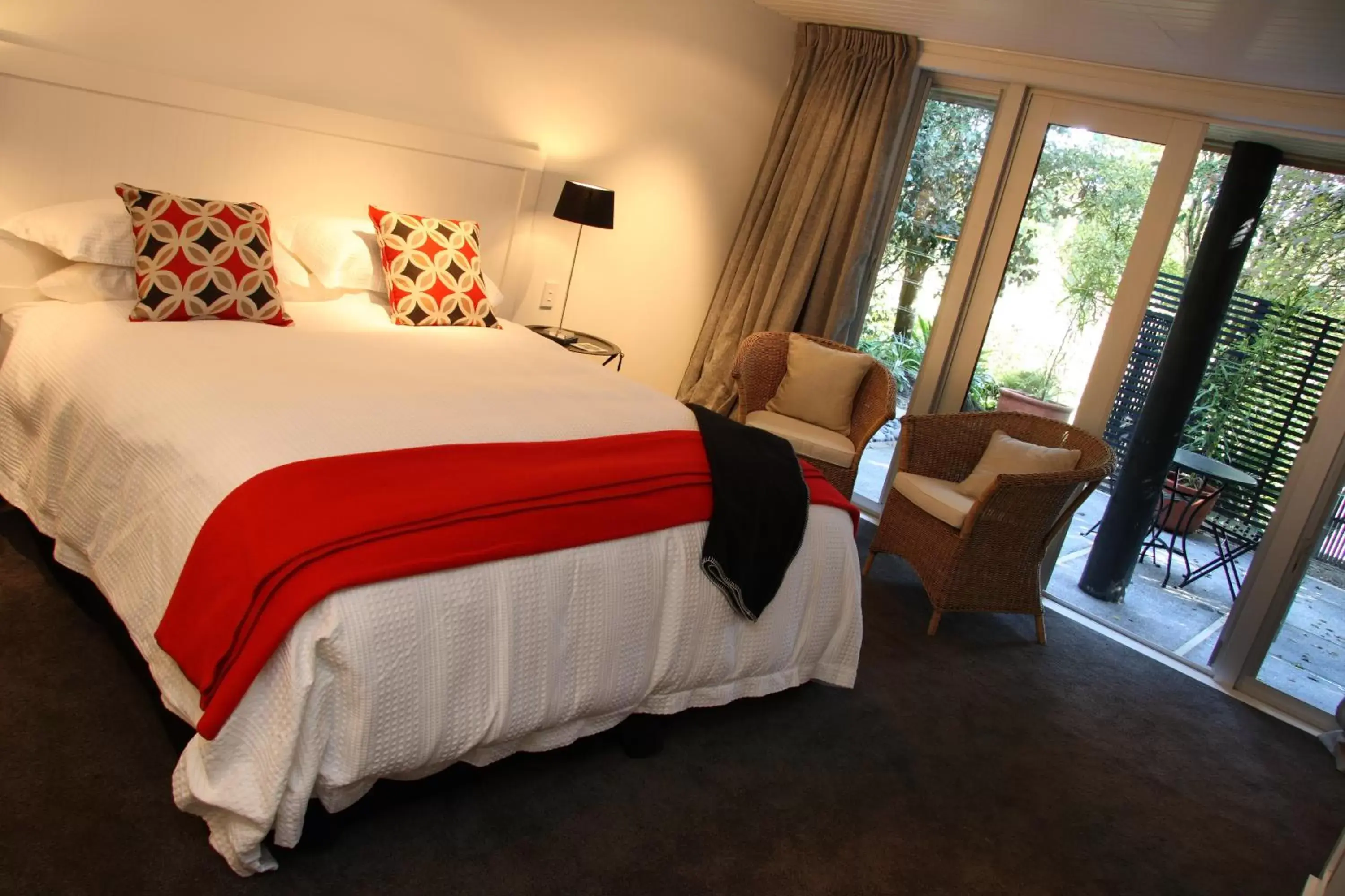 Bed in Acacia Cliffs Lodge