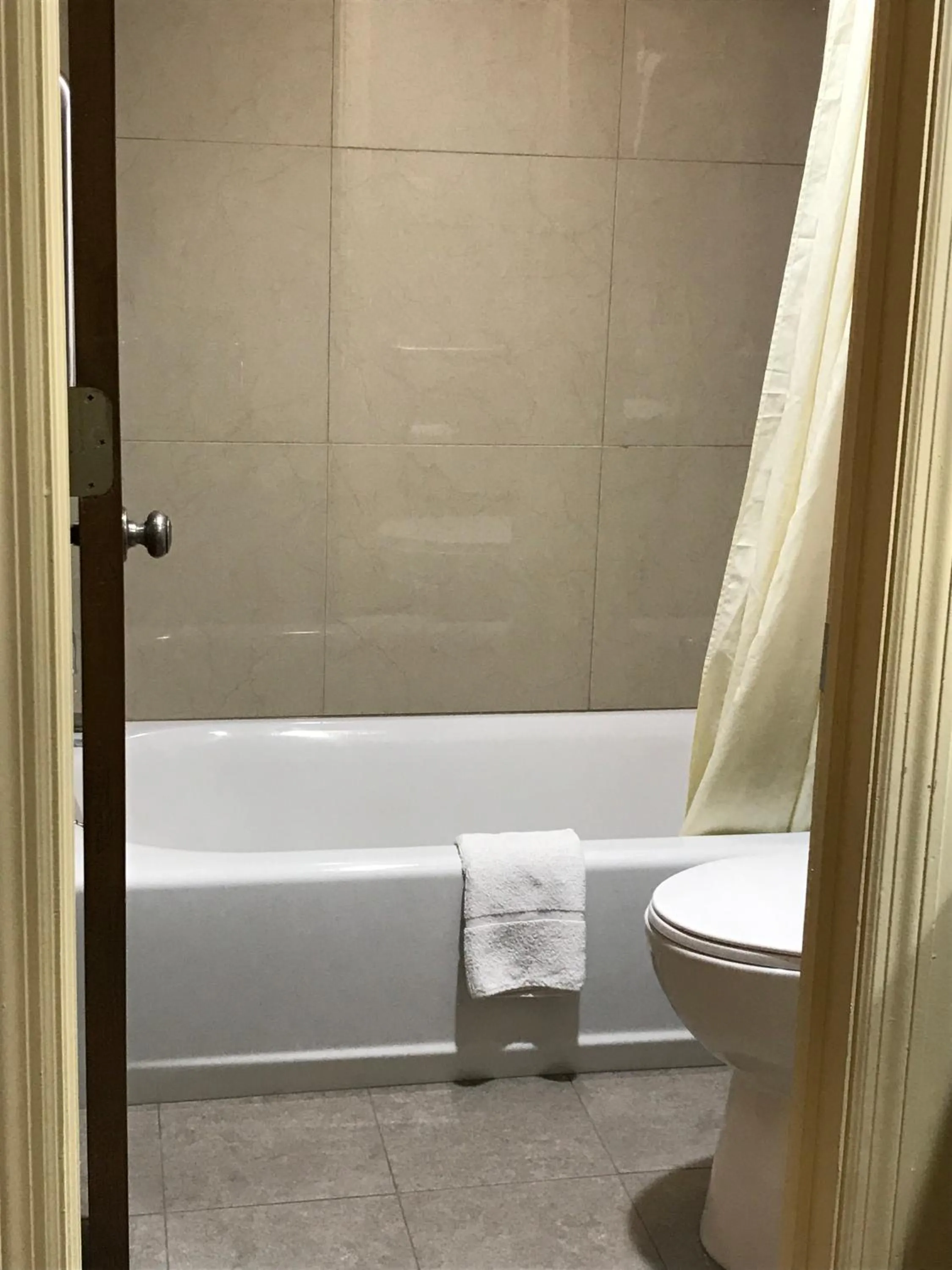 Bathroom in Soudersburg Inn & Suites Lancaster