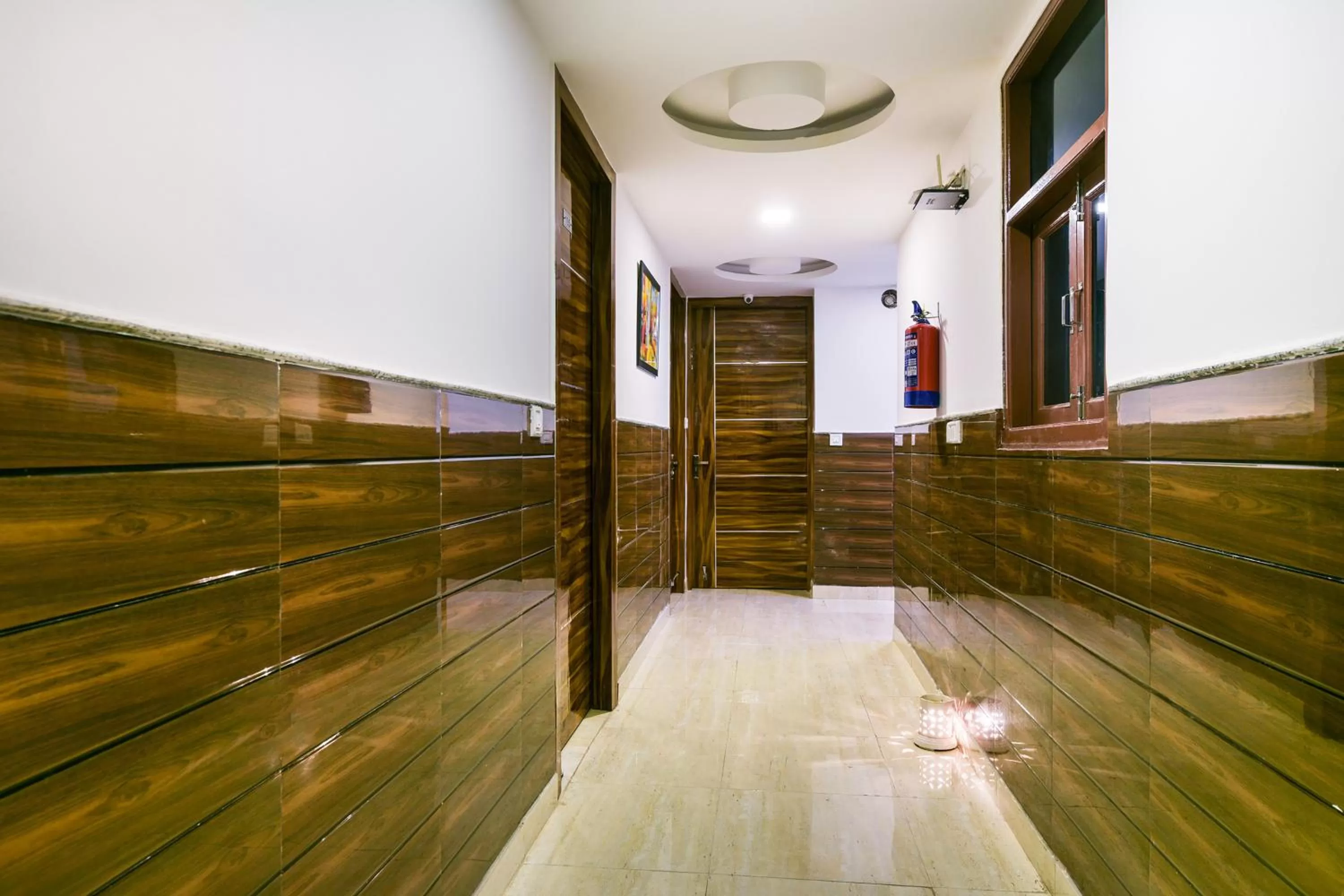 wardrobe in Hotel Pearl - Mahipalpur Delhi Airport