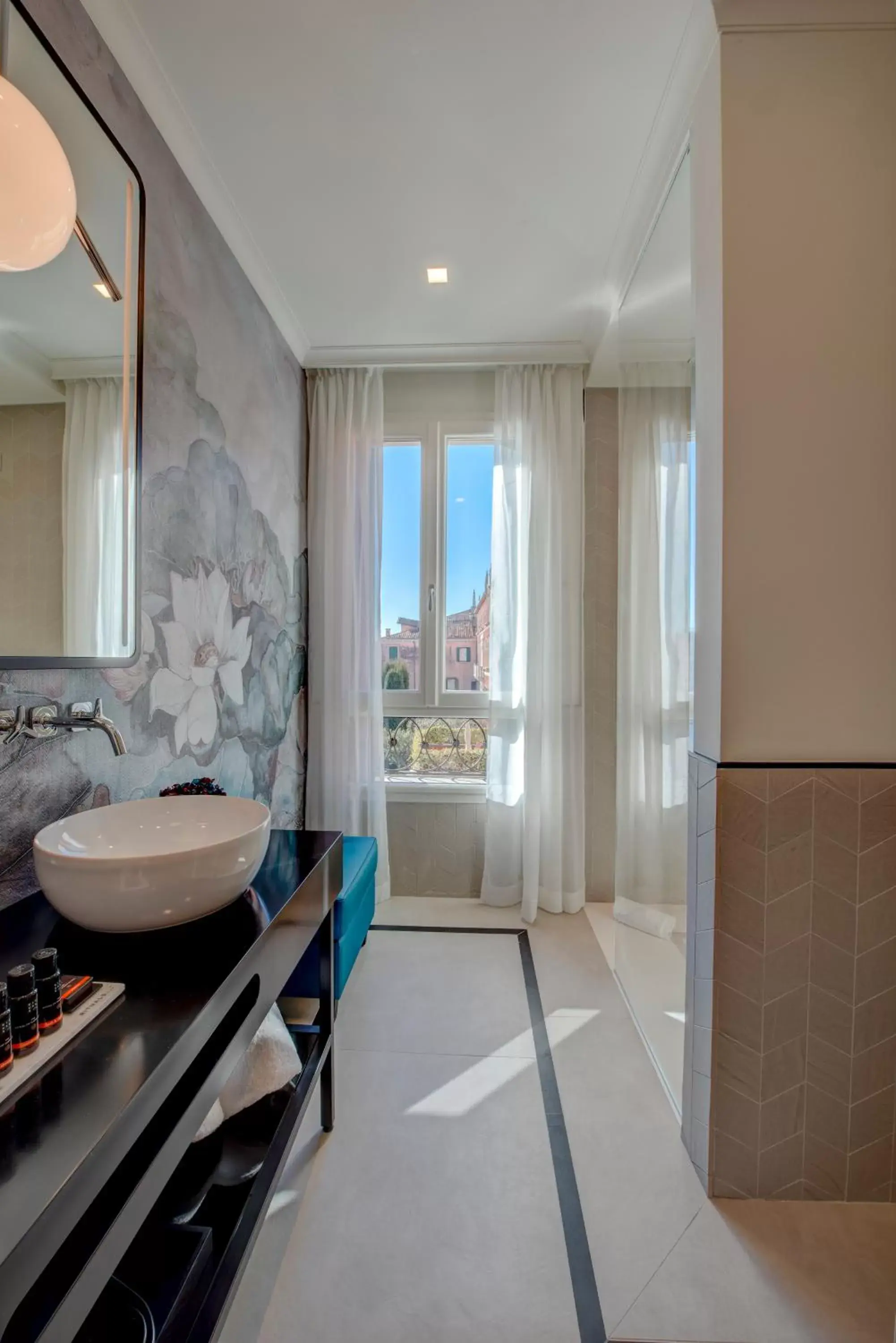 Bathroom in H10 Palazzo Canova
