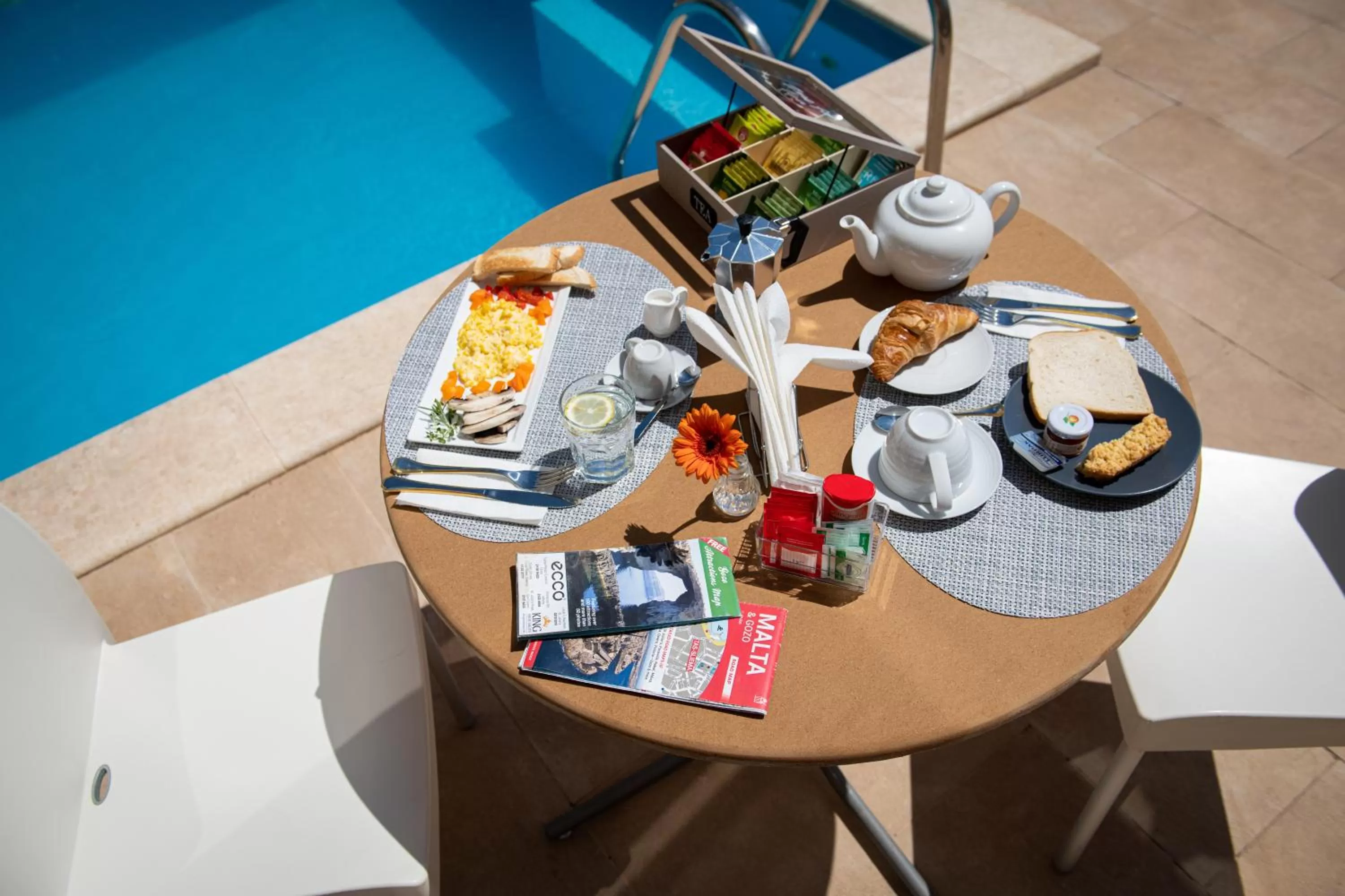 Food and drinks in Ta’ Giljan B&B Gozo