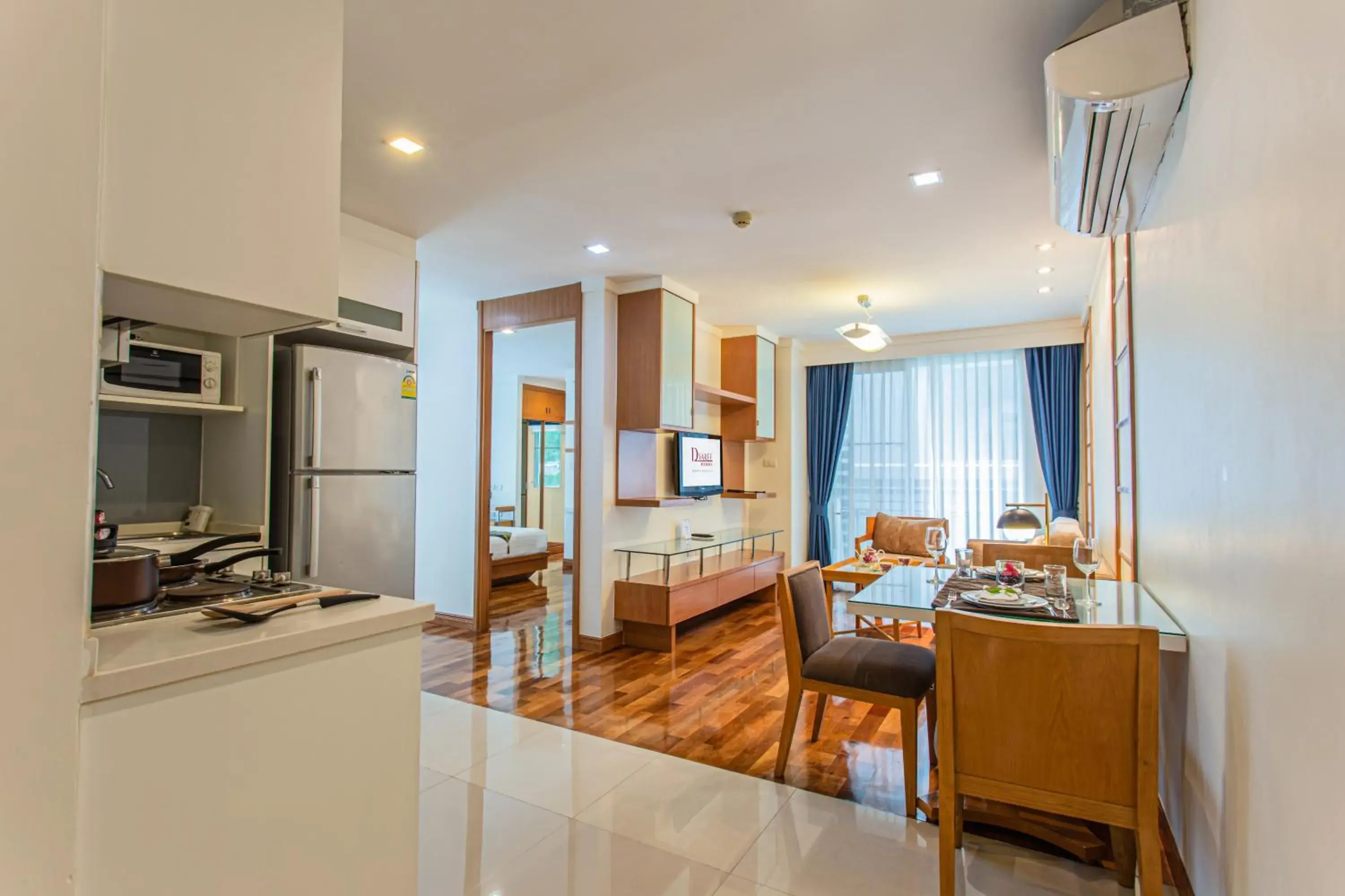 Living room, Kitchen/Kitchenette in D Varee Residence Montara Thonglor 25