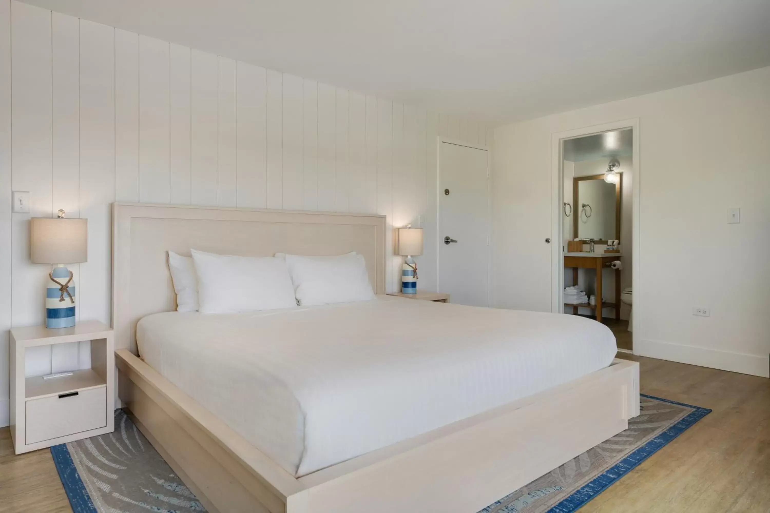 Bedroom, Bed in Hadley House Islamorada