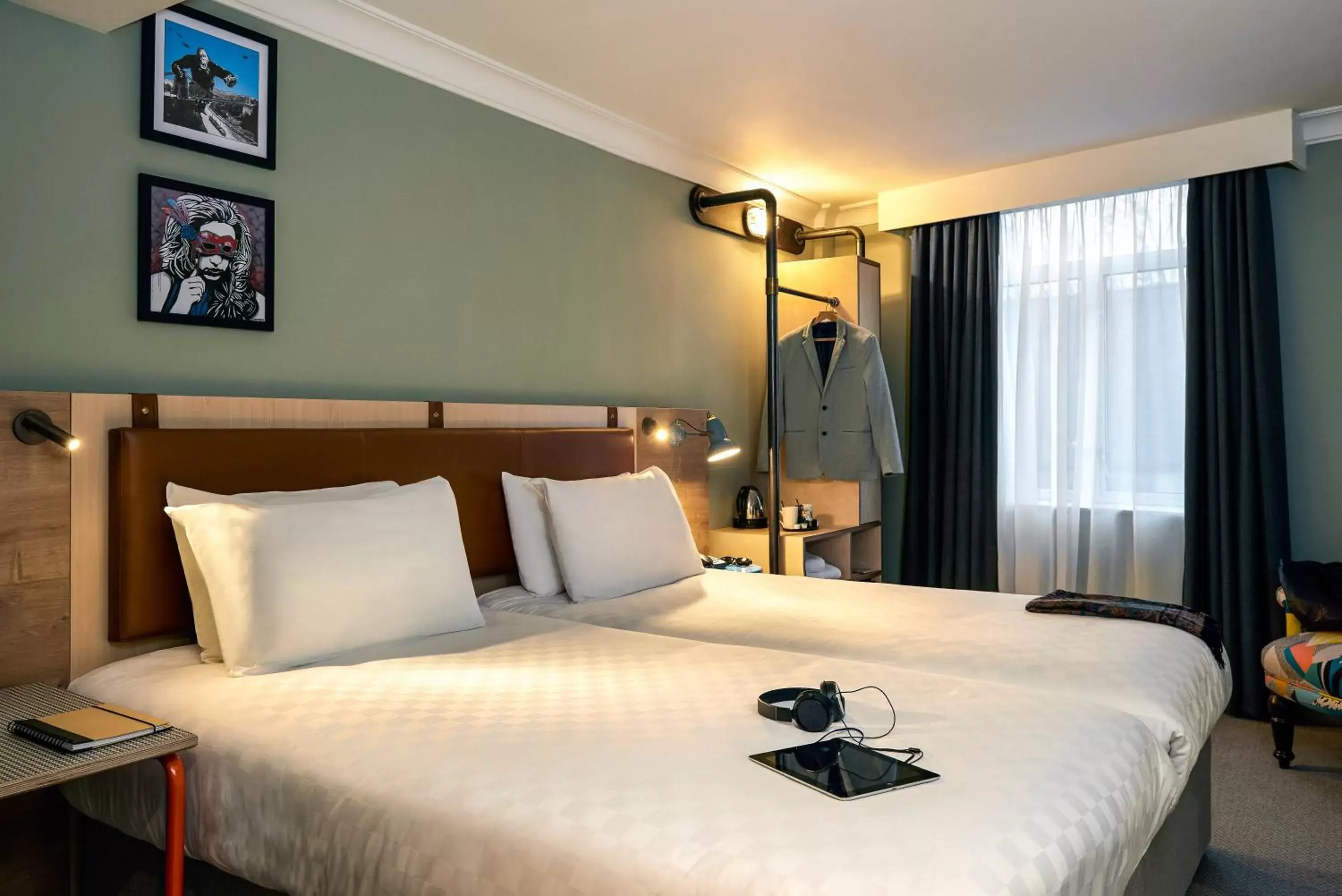 TV and multimedia, Bed in Mercure Bristol Grand Hotel