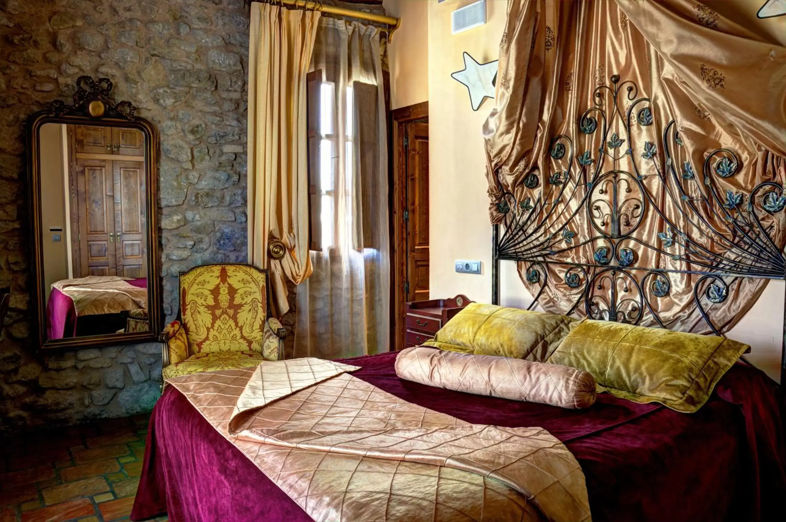 Bedroom, Bed in Hotel Boutique Bodegas De Arnes - Adults Only