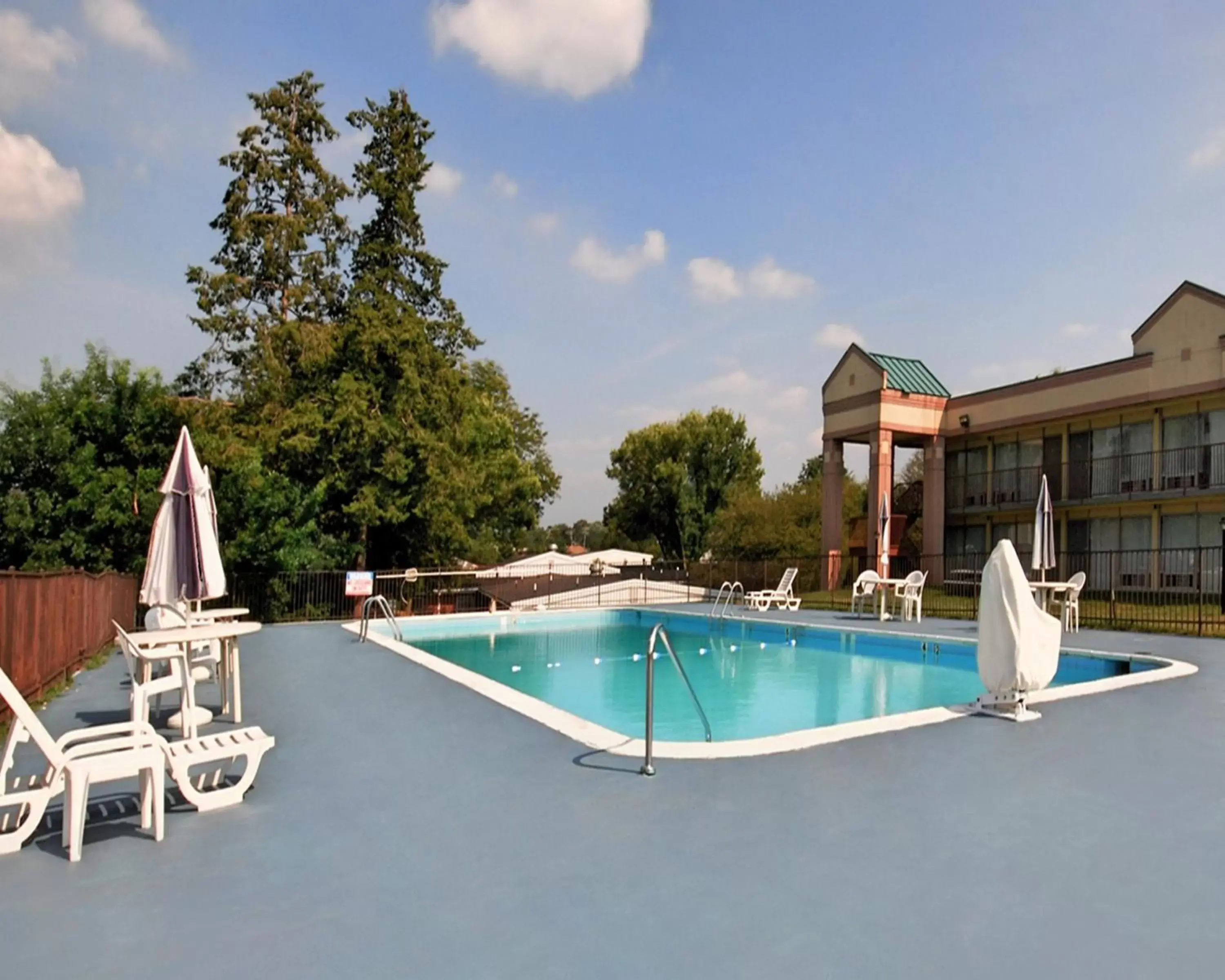 Swimming Pool in Quality Inn & Suites York