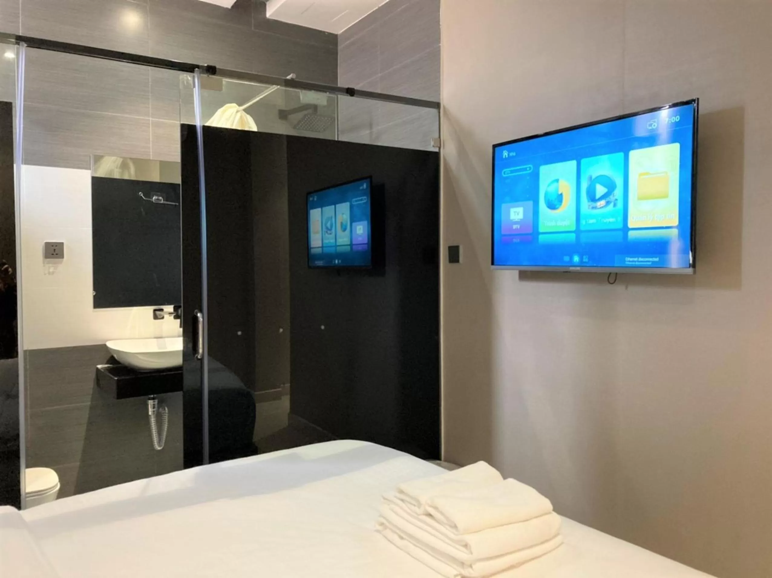 Bedroom, Bed in Mari Queen Hotel - Bui Thi Xuan