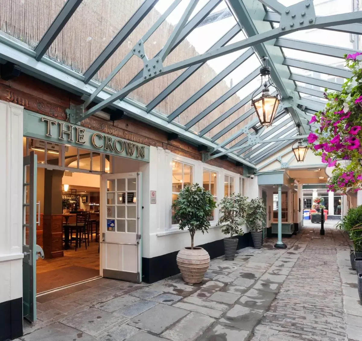 Facade/entrance in The Crown Wetherspoon