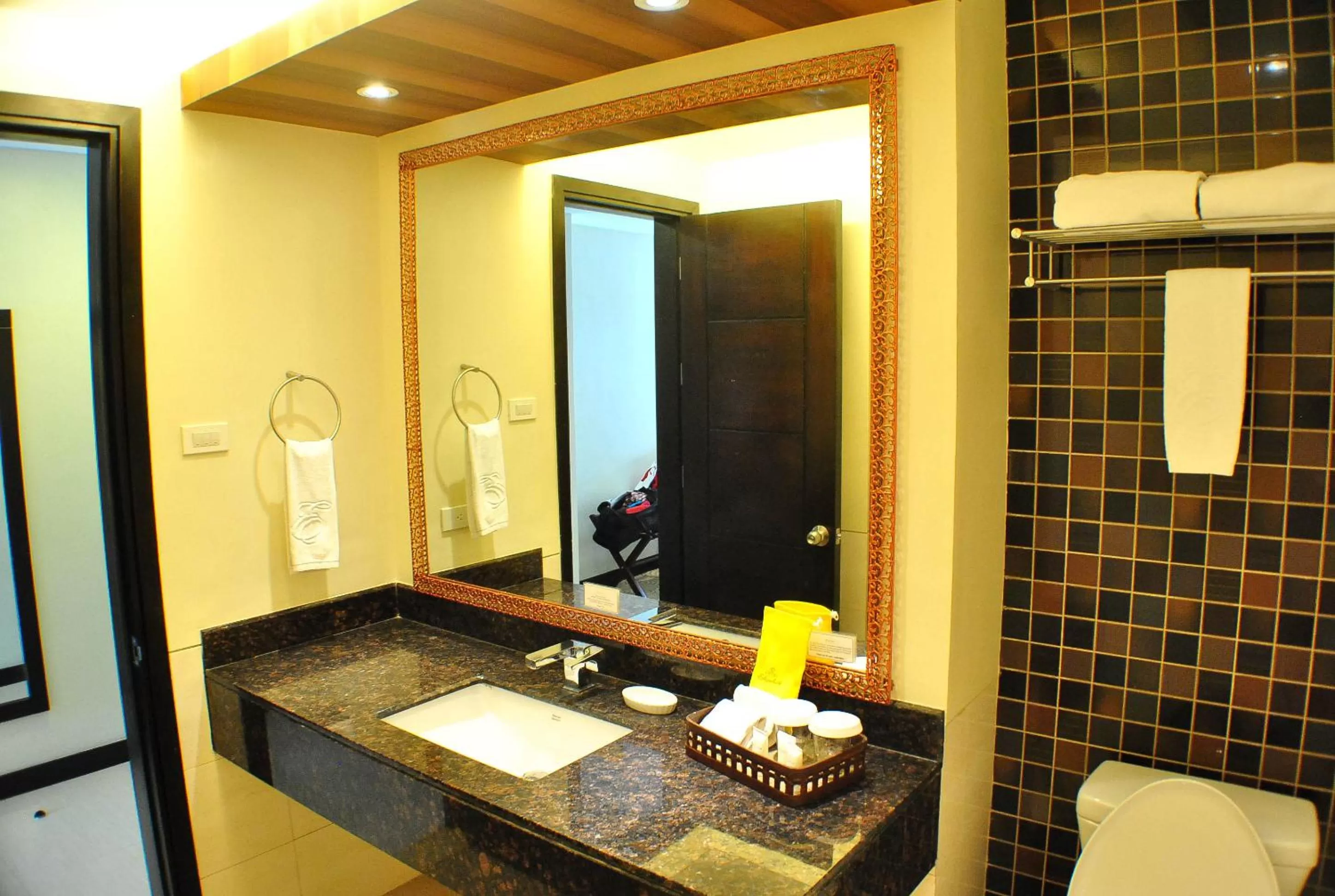 Bathroom in Hotel Elizabeth Cebu