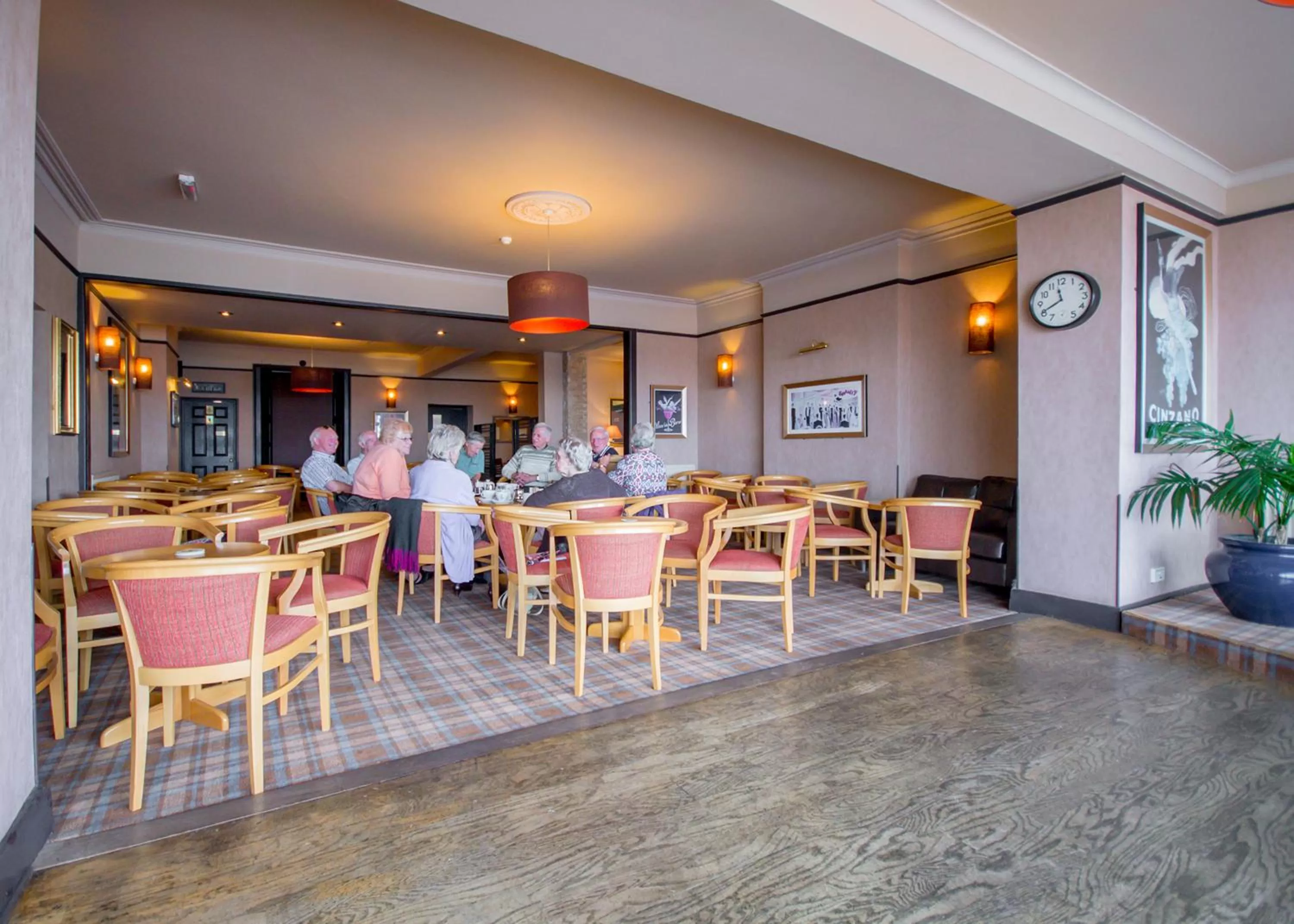 Communal lounge/ TV room, Restaurant/Places to Eat in Smiths Hotel