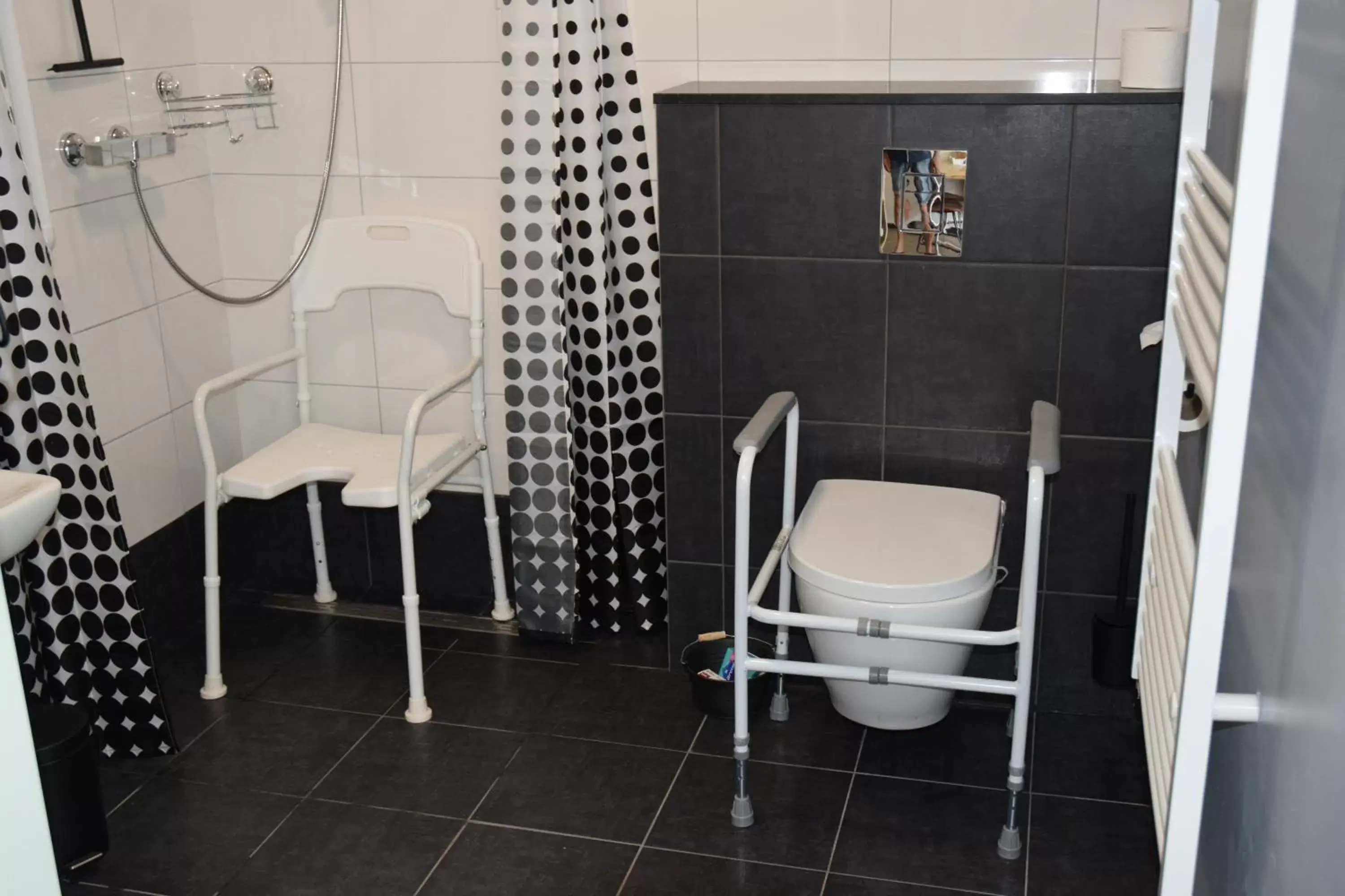 Shower, Bathroom in Bed & Breakfast "Aan de Bagijnstraat".