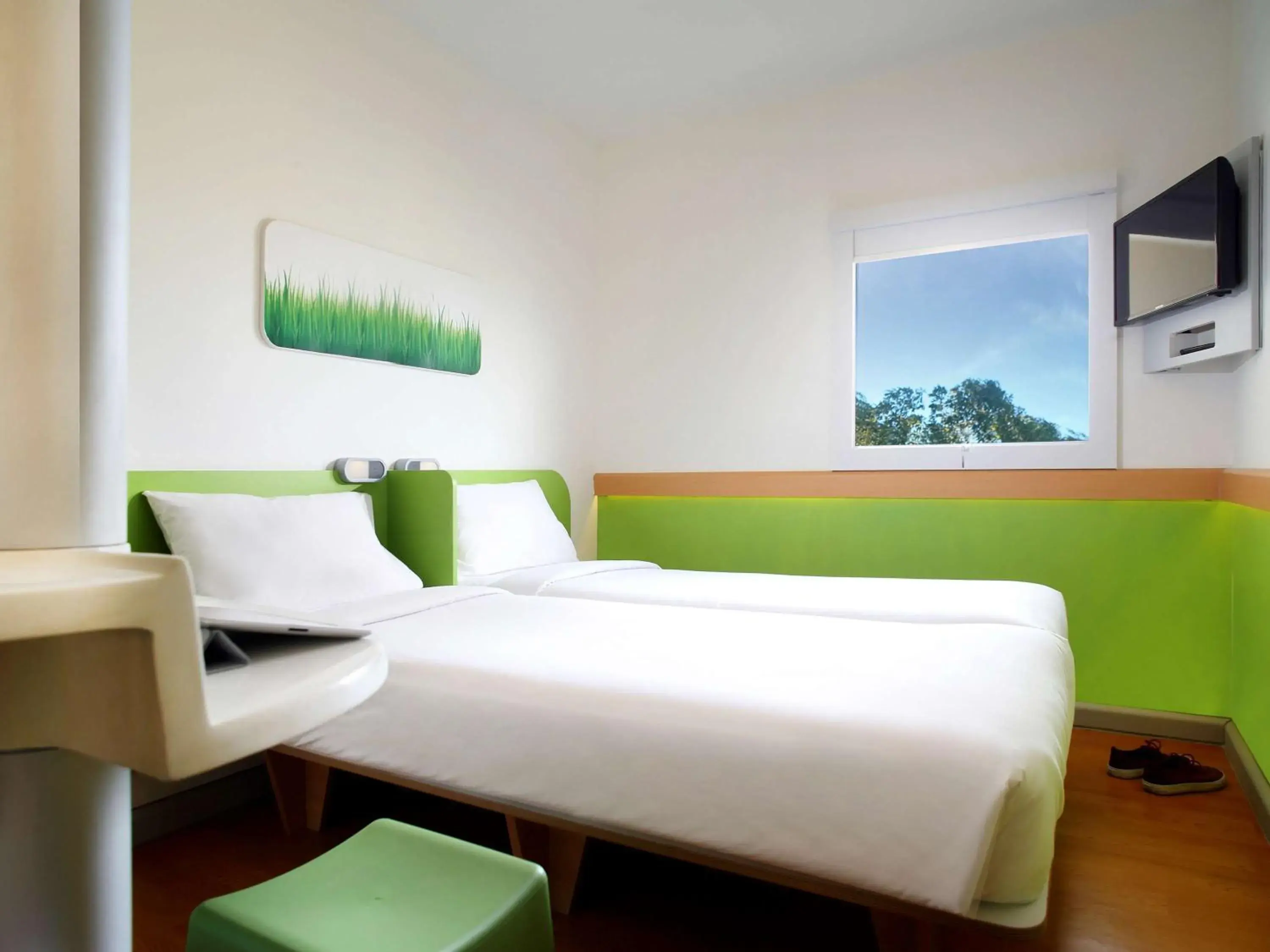 Bedroom, Bed in Ibis Budget Surabaya Airport