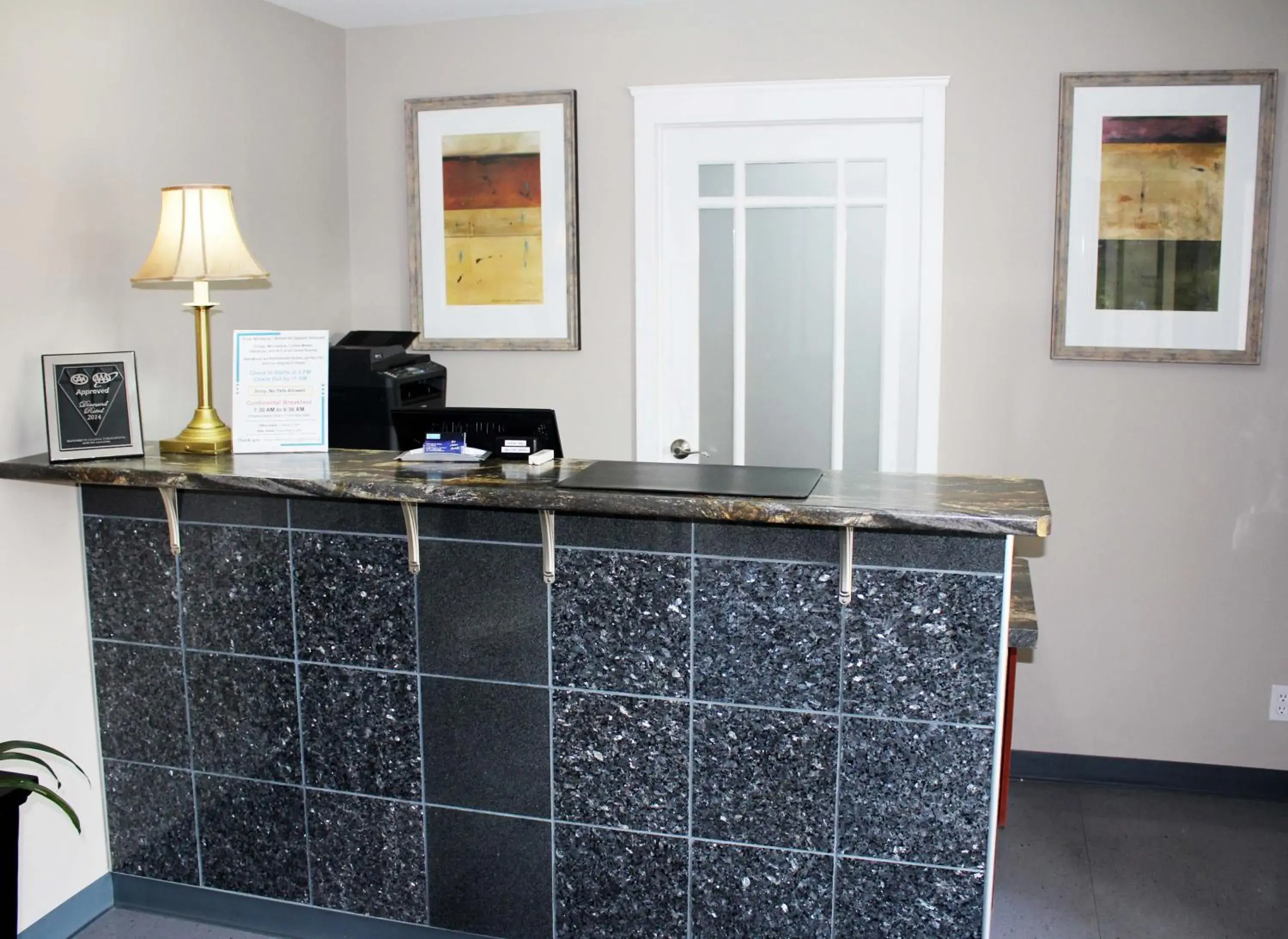 Lobby or reception, Lobby/Reception in Moonlight Inn & Suites