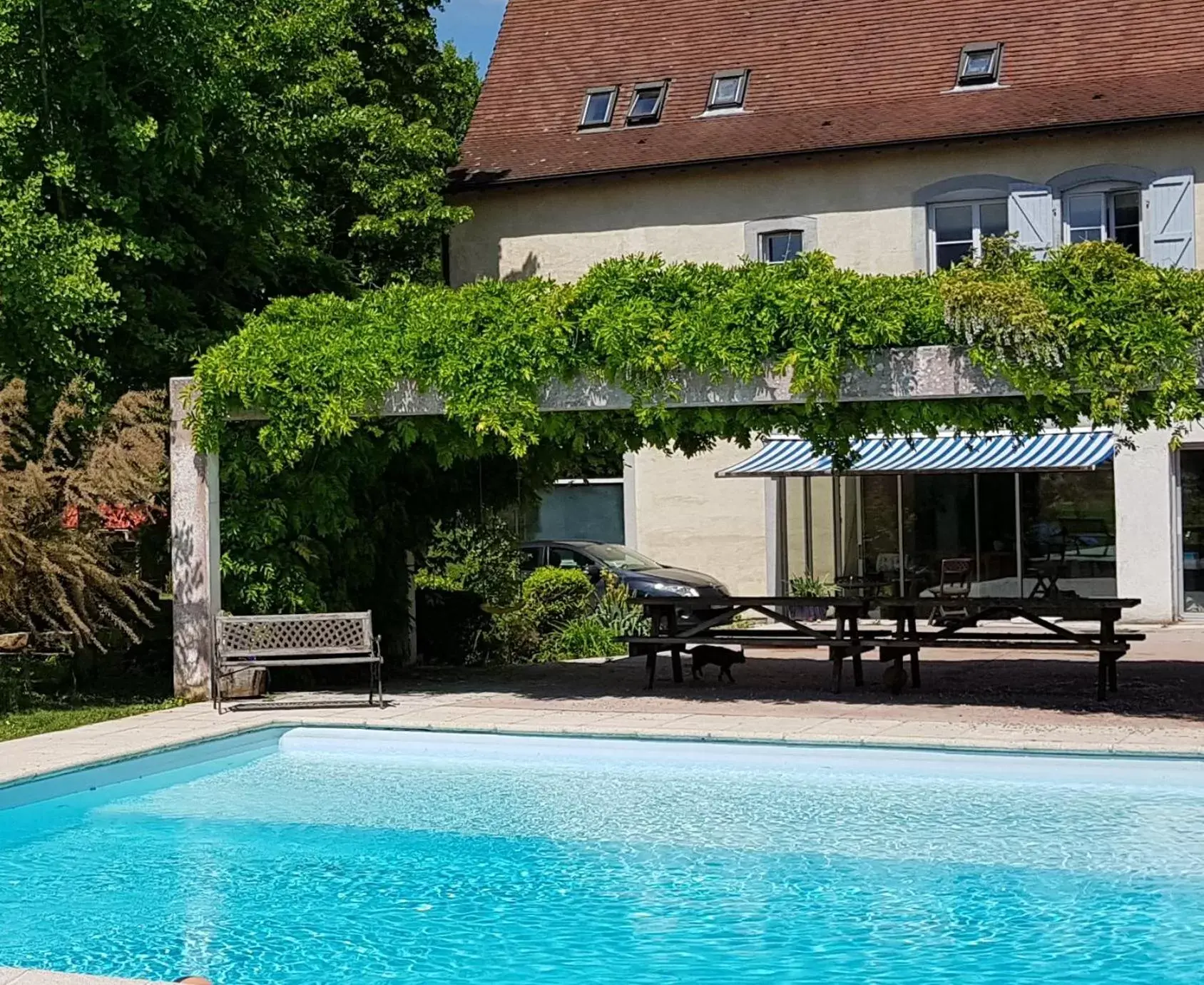 Swimming Pool in De passage chez Lili