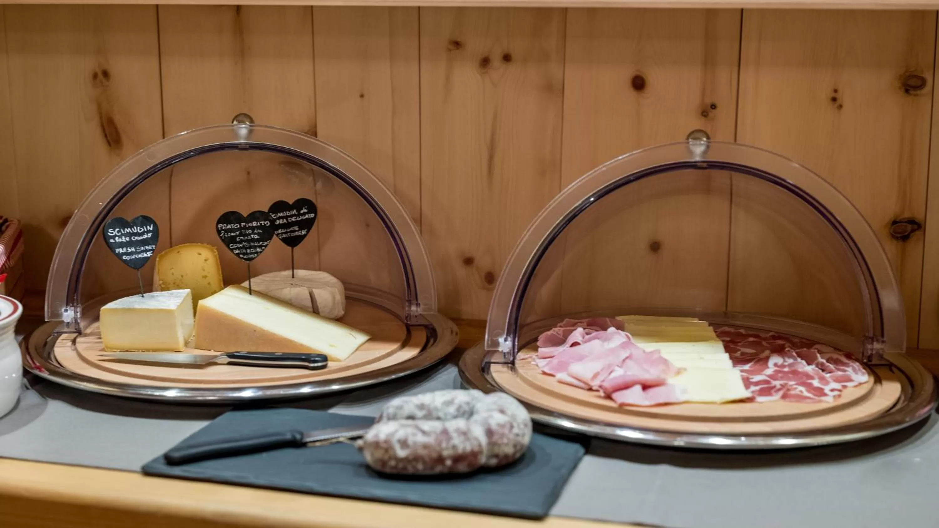 Continental breakfast in Meublè Garnì Della Contea