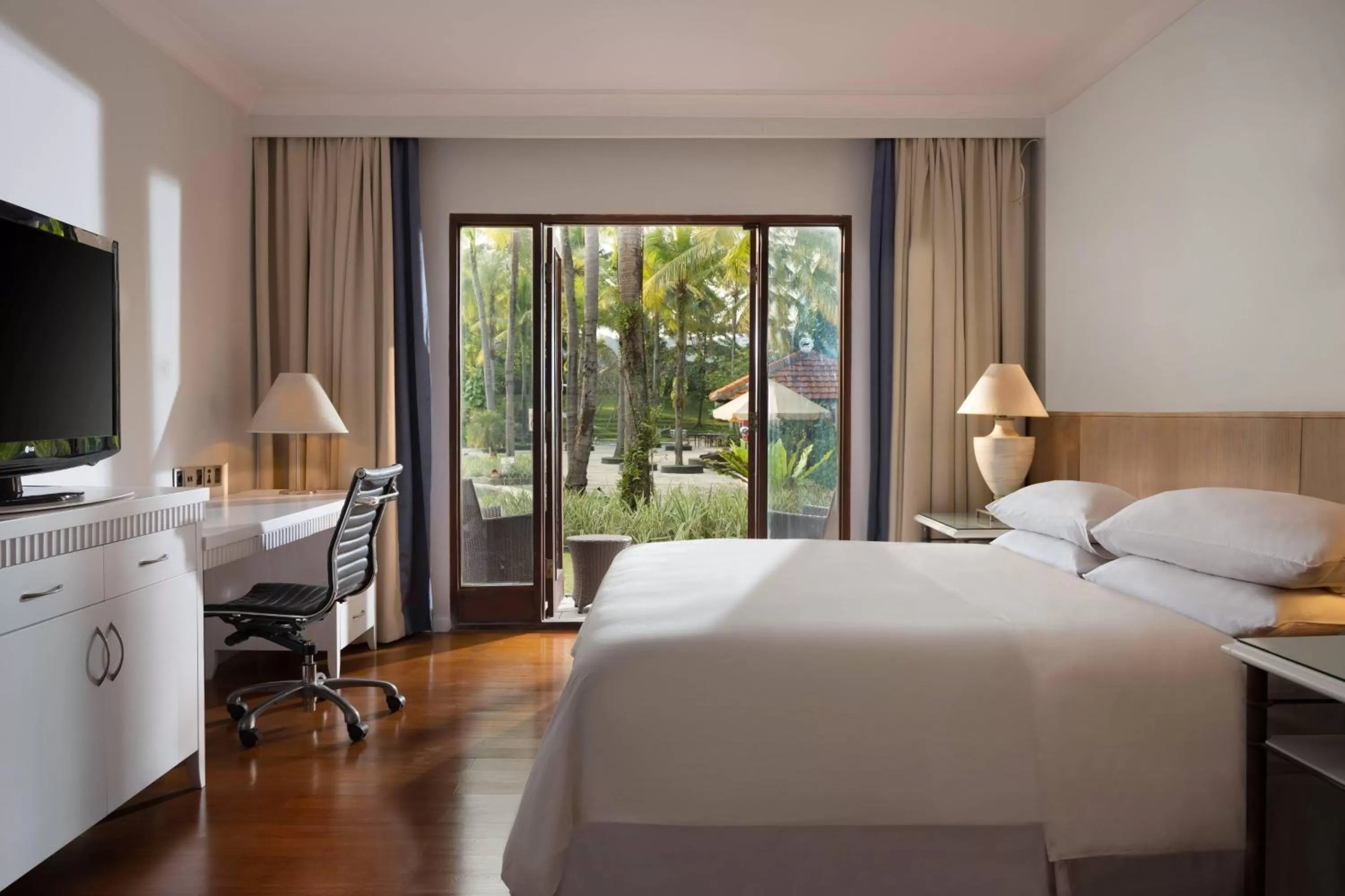 Swimming pool, Bed in AKAR Hotels & Resort Lampung