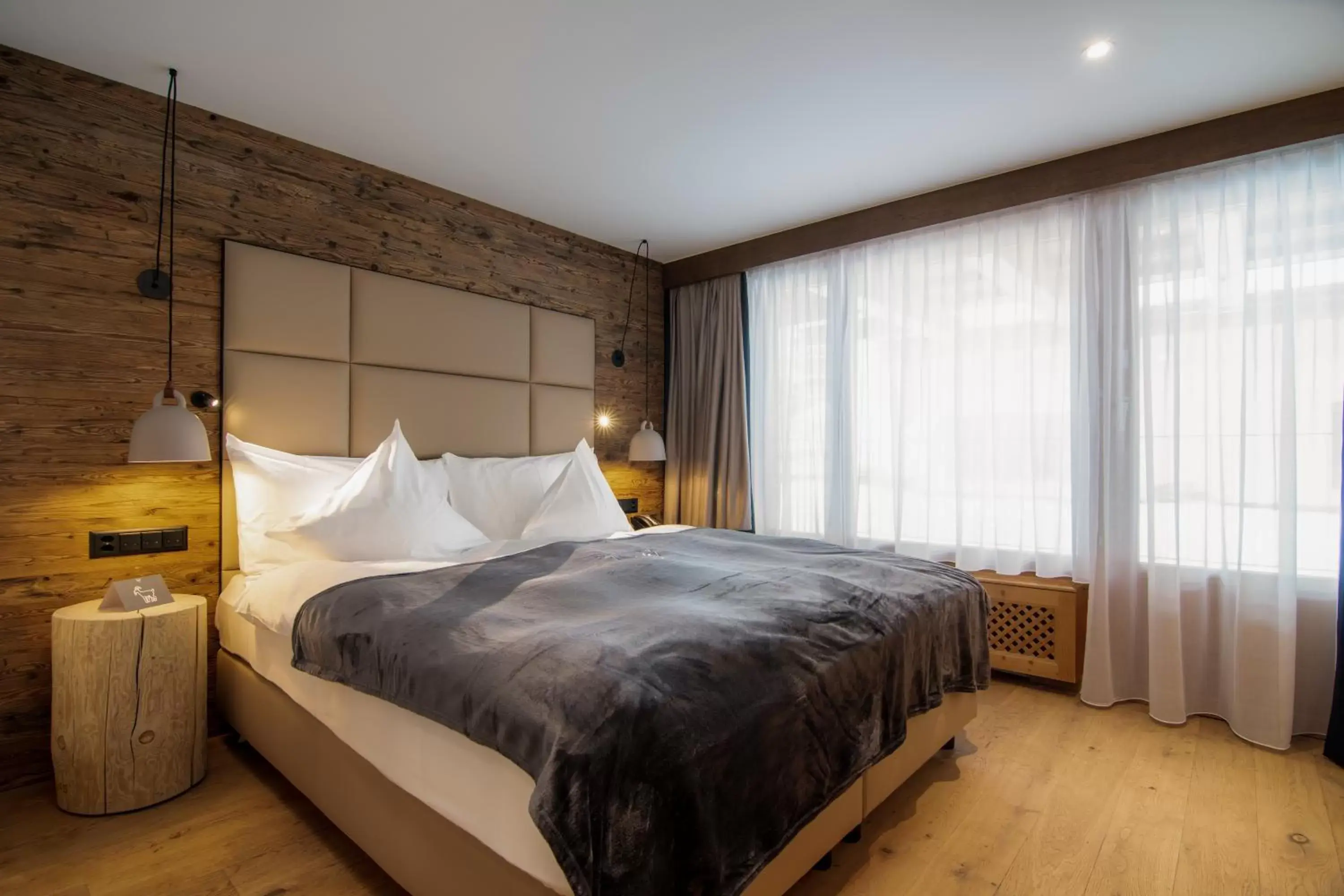 Bedroom, Bed in Walliserhof Grand-Hotel & Spa Relais & Châteaux