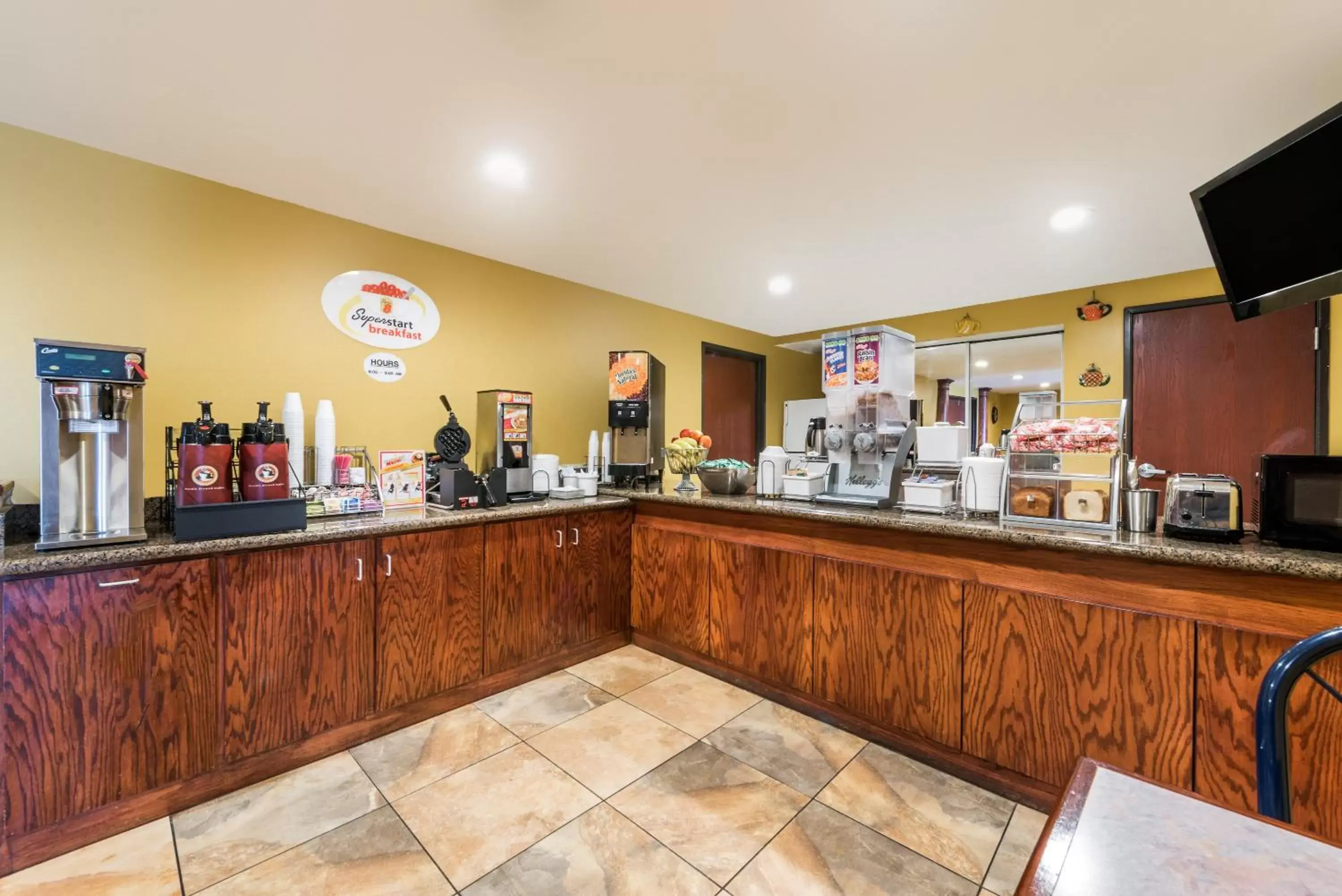 Continental breakfast, Restaurant/Places to Eat in Super 8 by Wyndham Fort Worth North