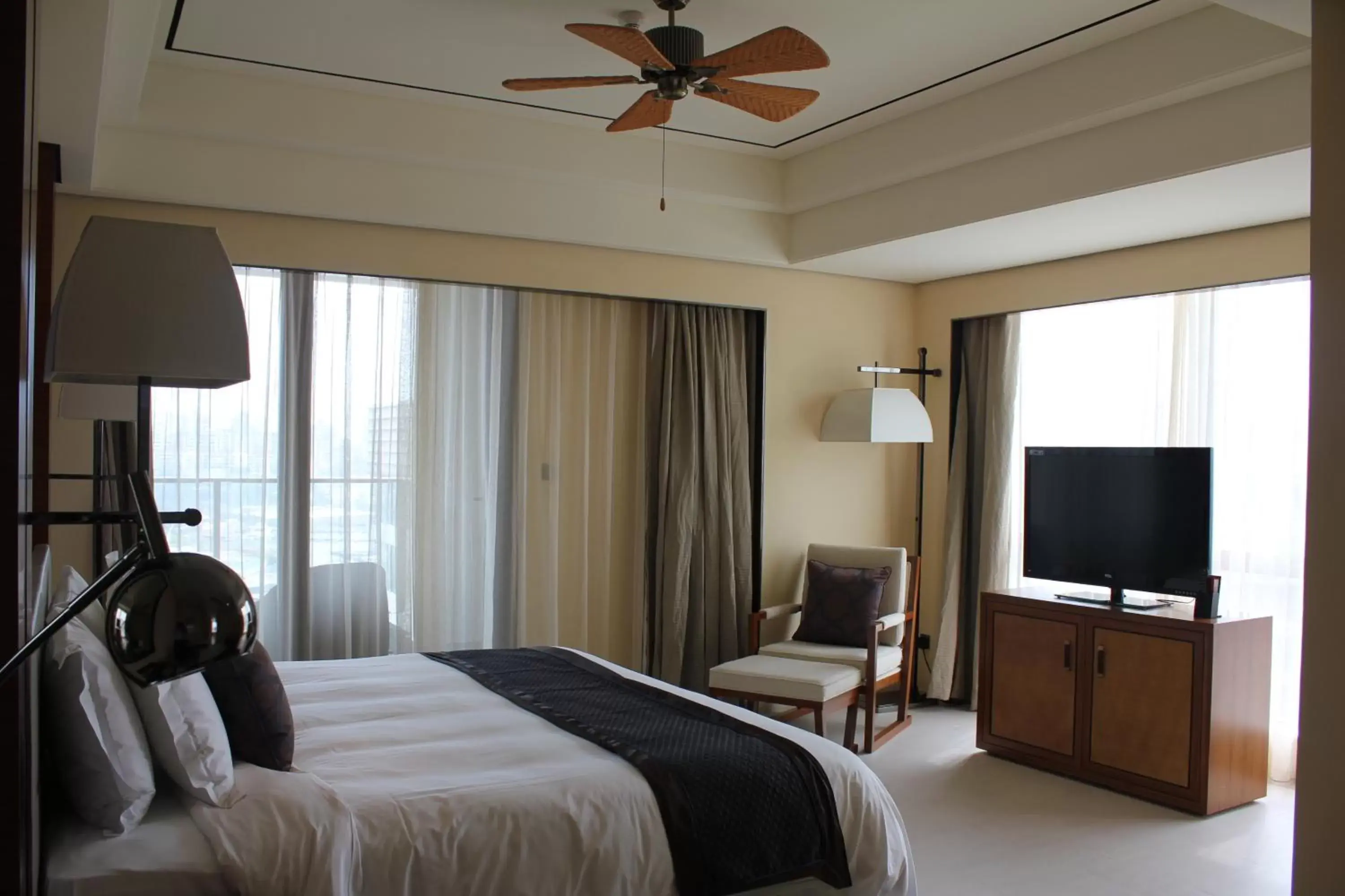 Bedroom, Bed in Crowne Plaza Sanya City Center, an IHG Hotel