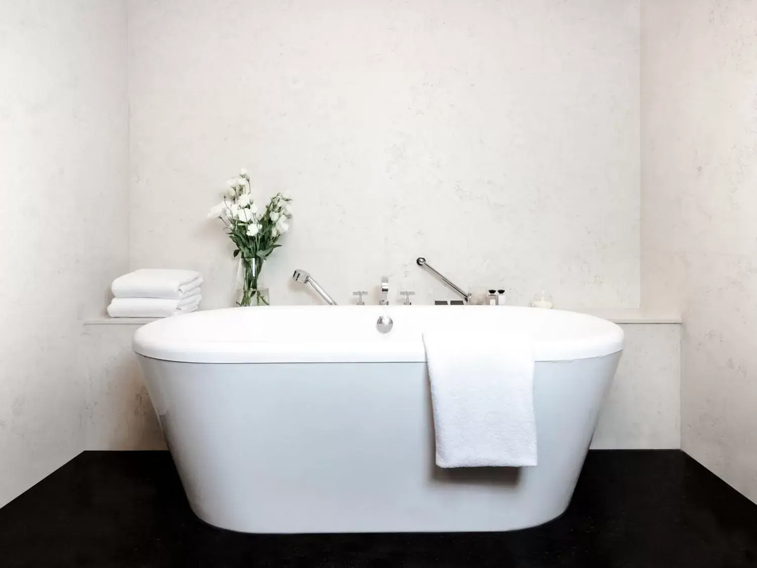 Balcony/Terrace, Bathroom in Palacio Duhau - Park Hyatt Buenos Aires