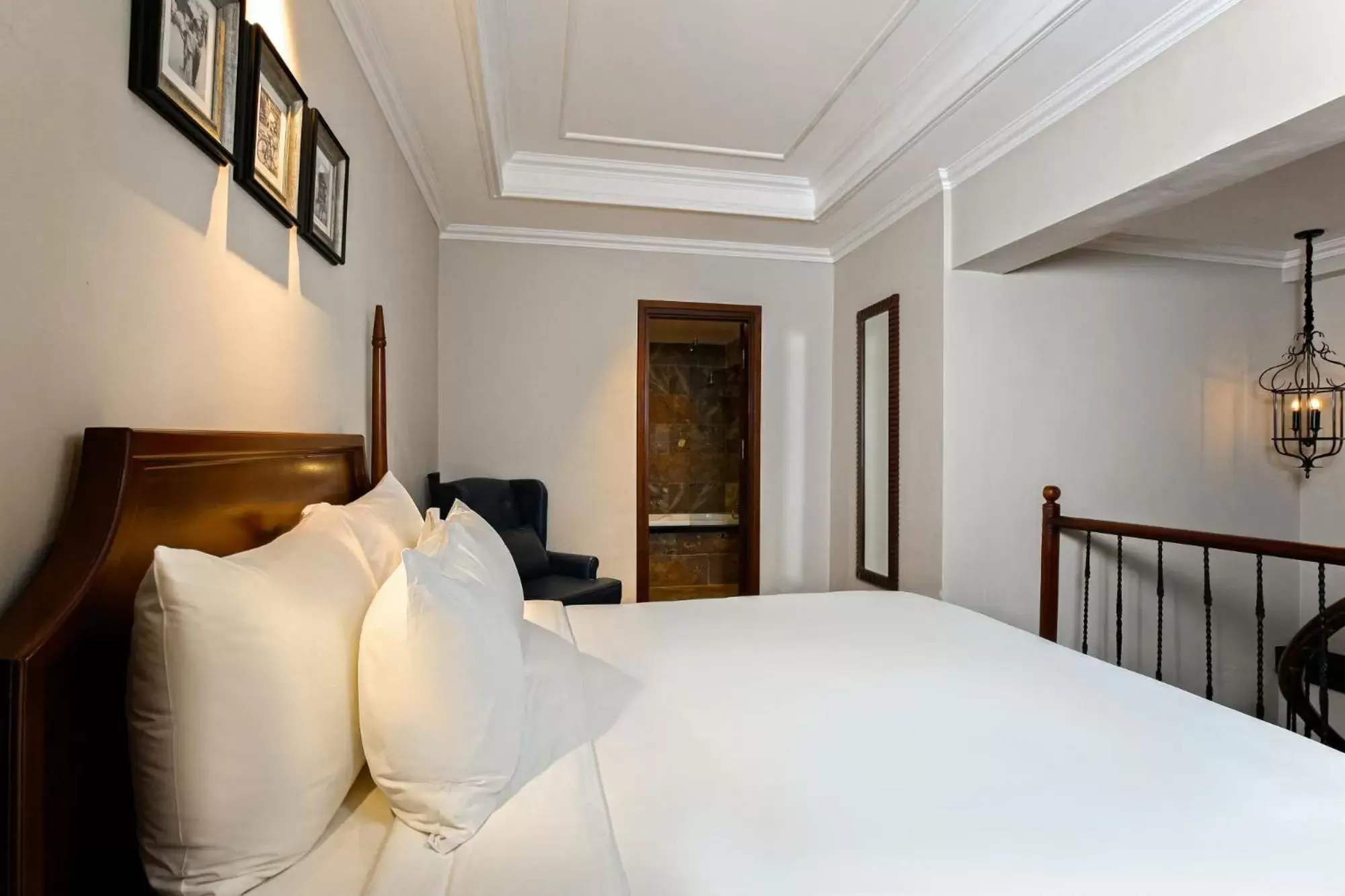 Bed in Hanoi La Siesta Hotel & Spa