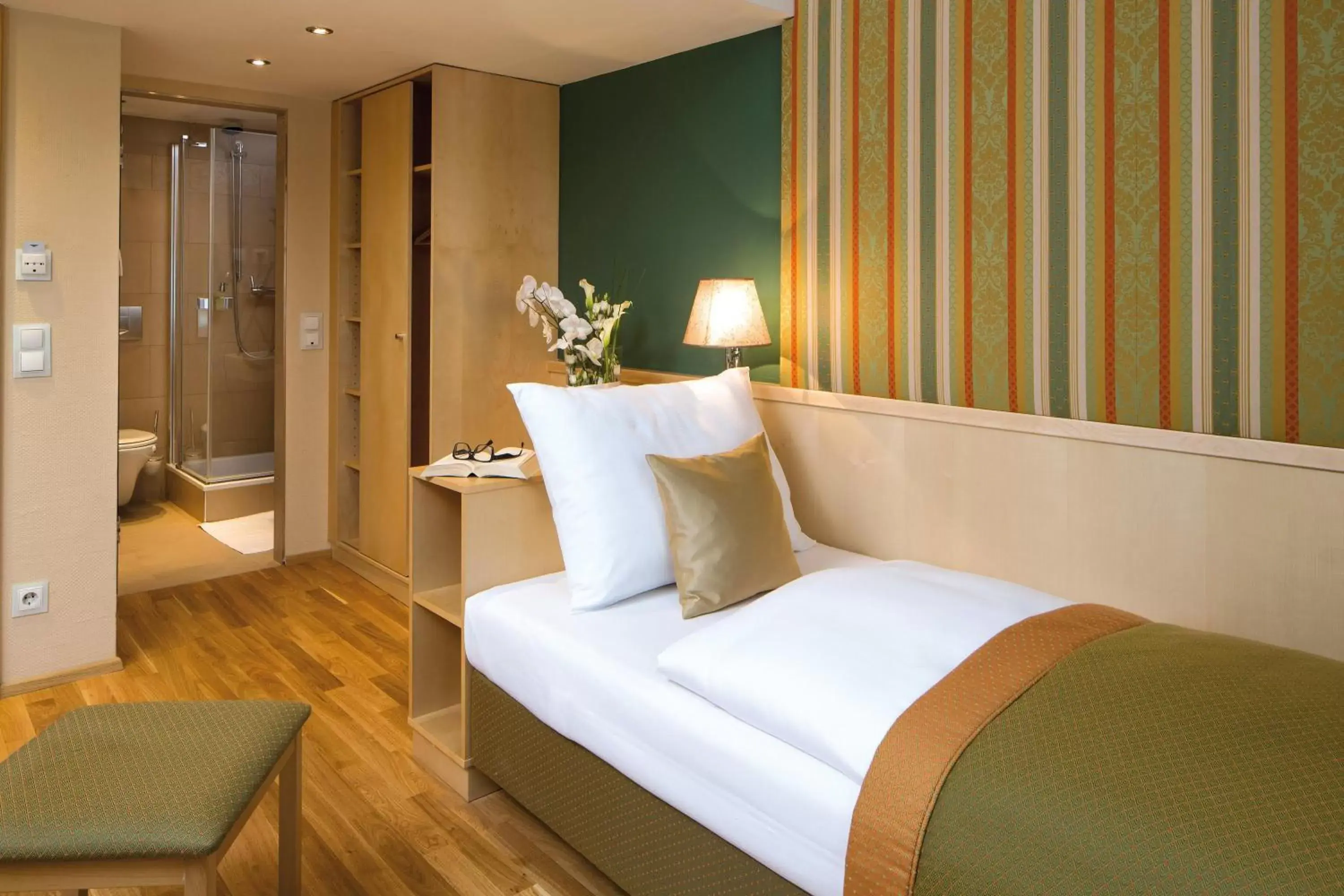 Single Room in Austria Trend Hotel Ananas Wien Single Room in Austria Trend Hotel Ananas Wien