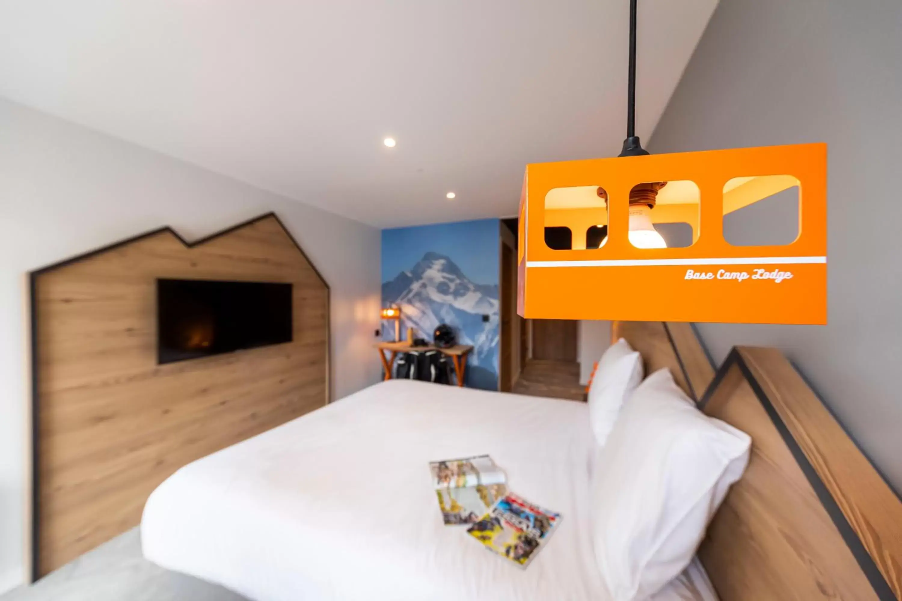 Bedroom, Bed in Hotel Base Camp Lodge - Les 2 Alpes
