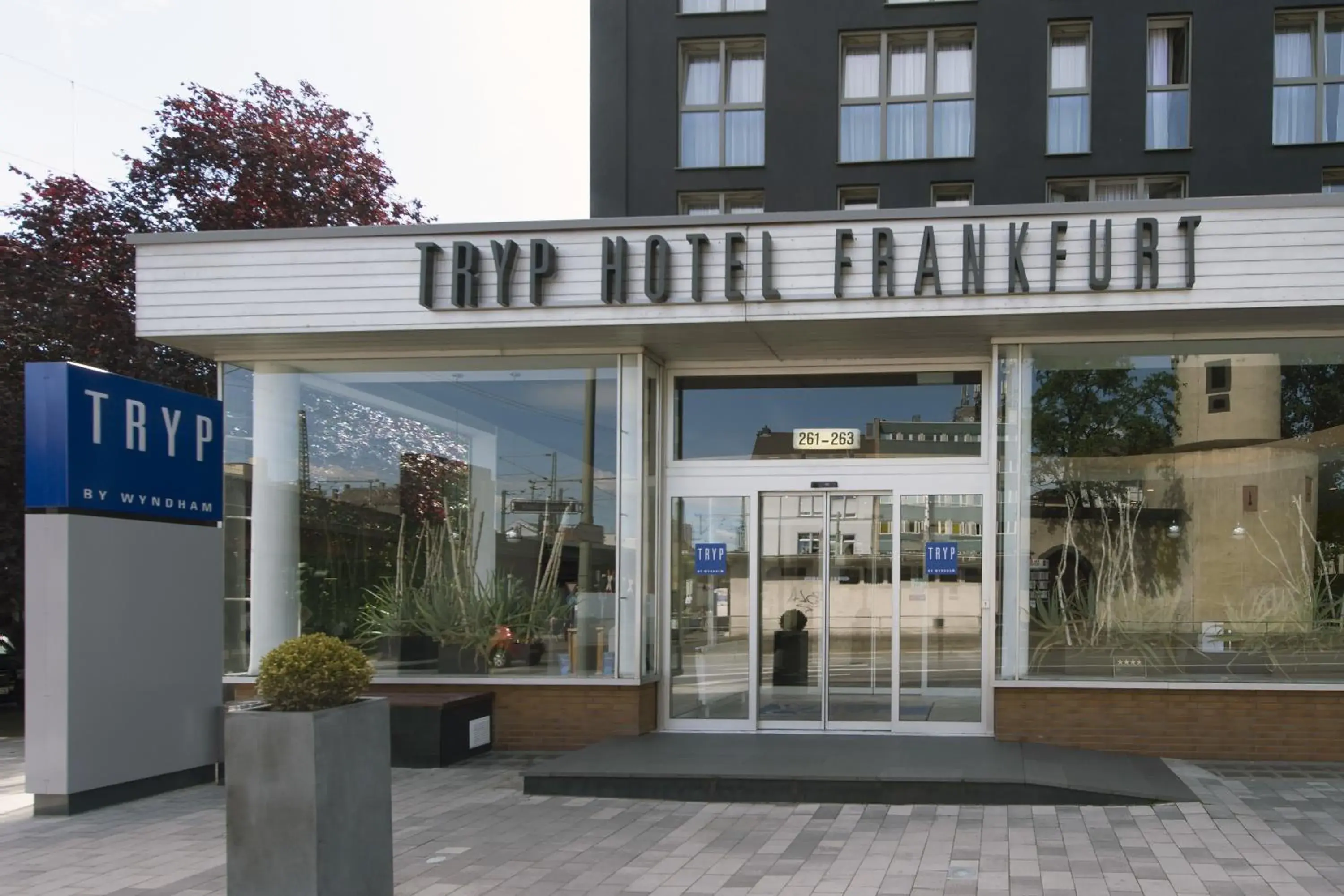 Facade/entrance in Tryp by Wyndham Frankfurt Facade/entrance in Tryp by Wyndham Frankfurt