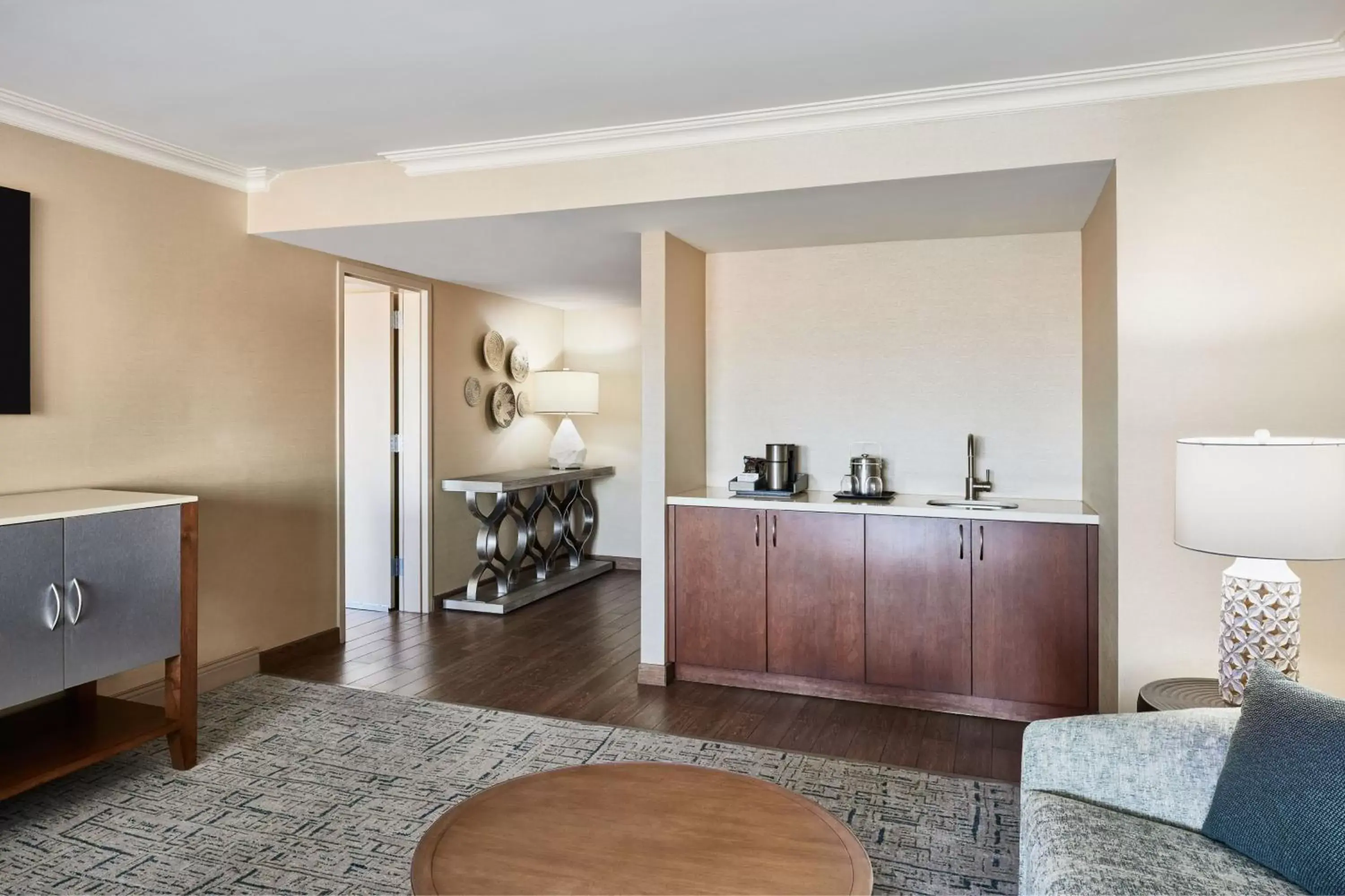 Bedroom, Kitchen/Kitchenette in The Westin La Paloma Resort & Spa