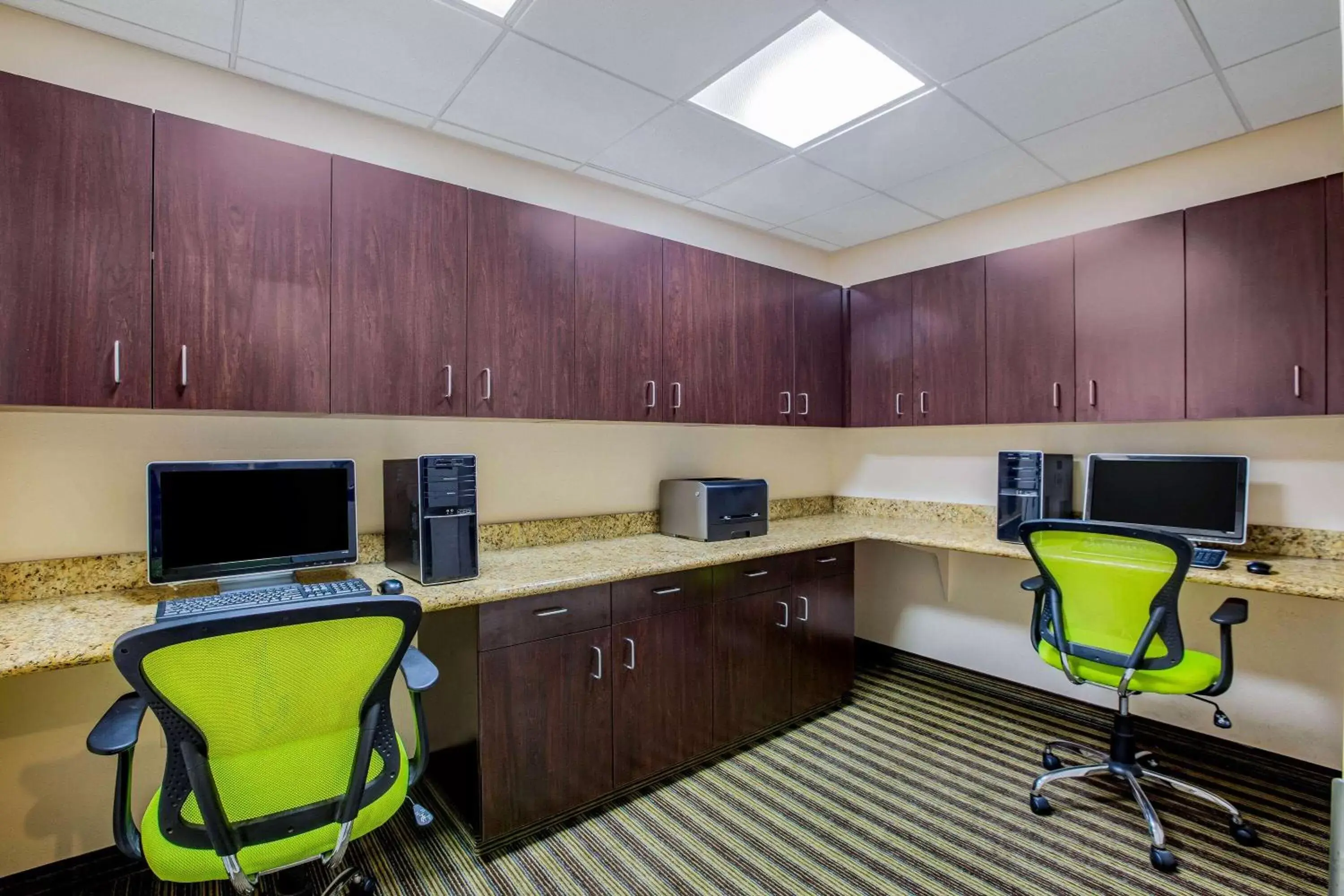 On site, Business Area/Conference Room in La Quinta by Wyndham Fowler