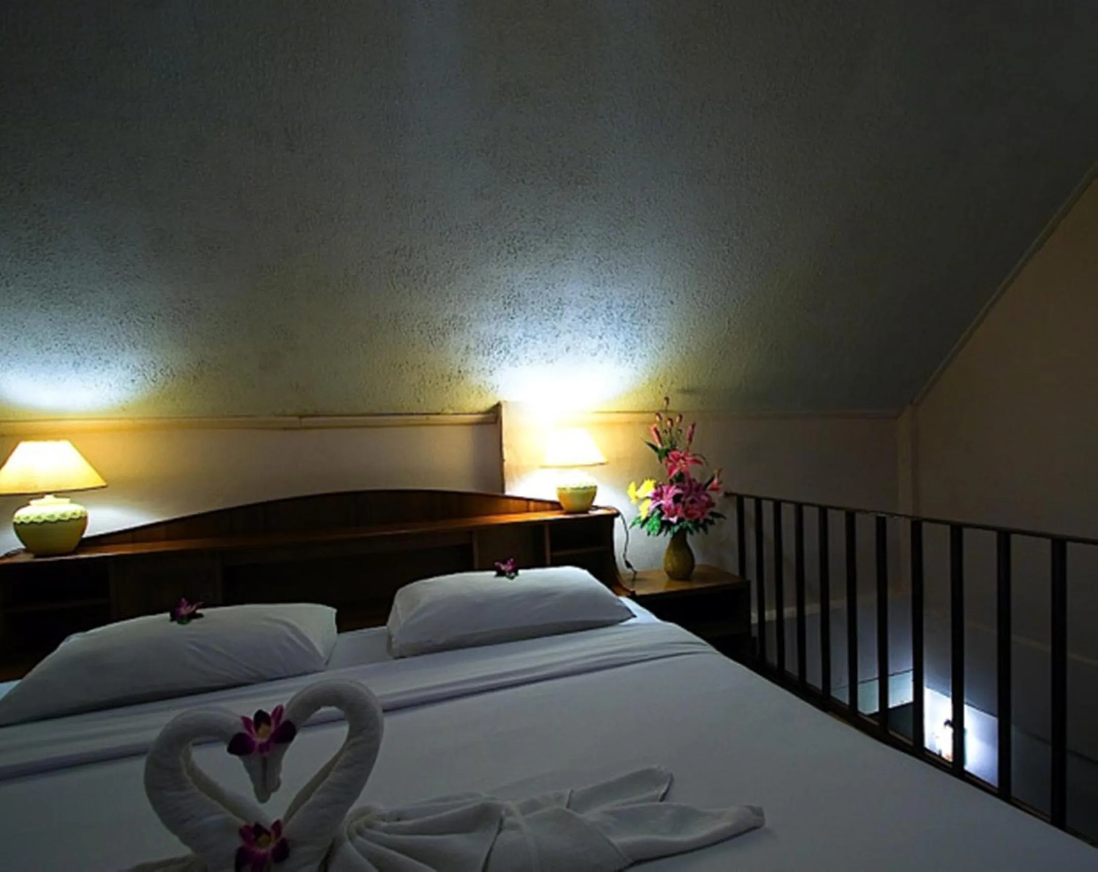 Bed in Karon Cafe Inn