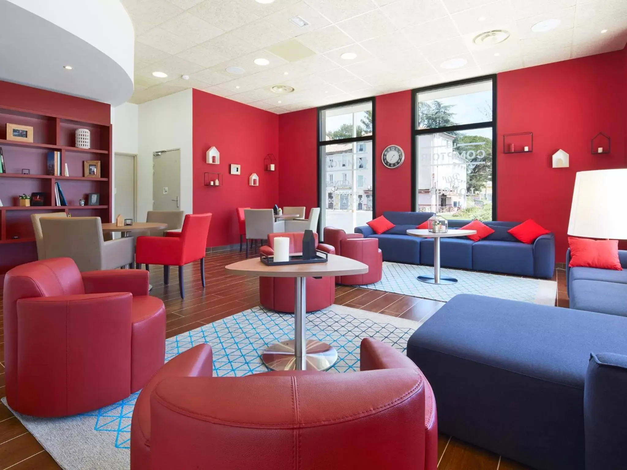 Communal lounge/ TV room in Campanile Ales Centre - Cévennes