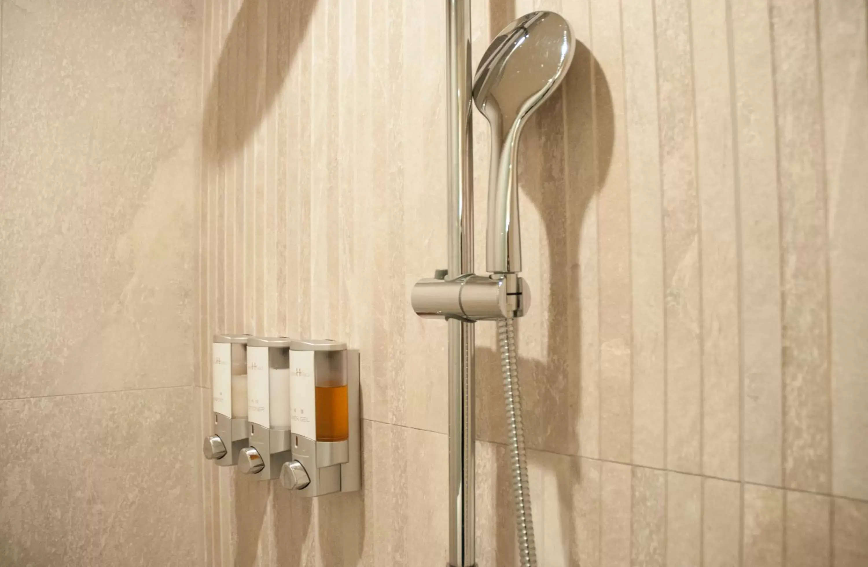 Shower, Bathroom in Hotel Park Habio