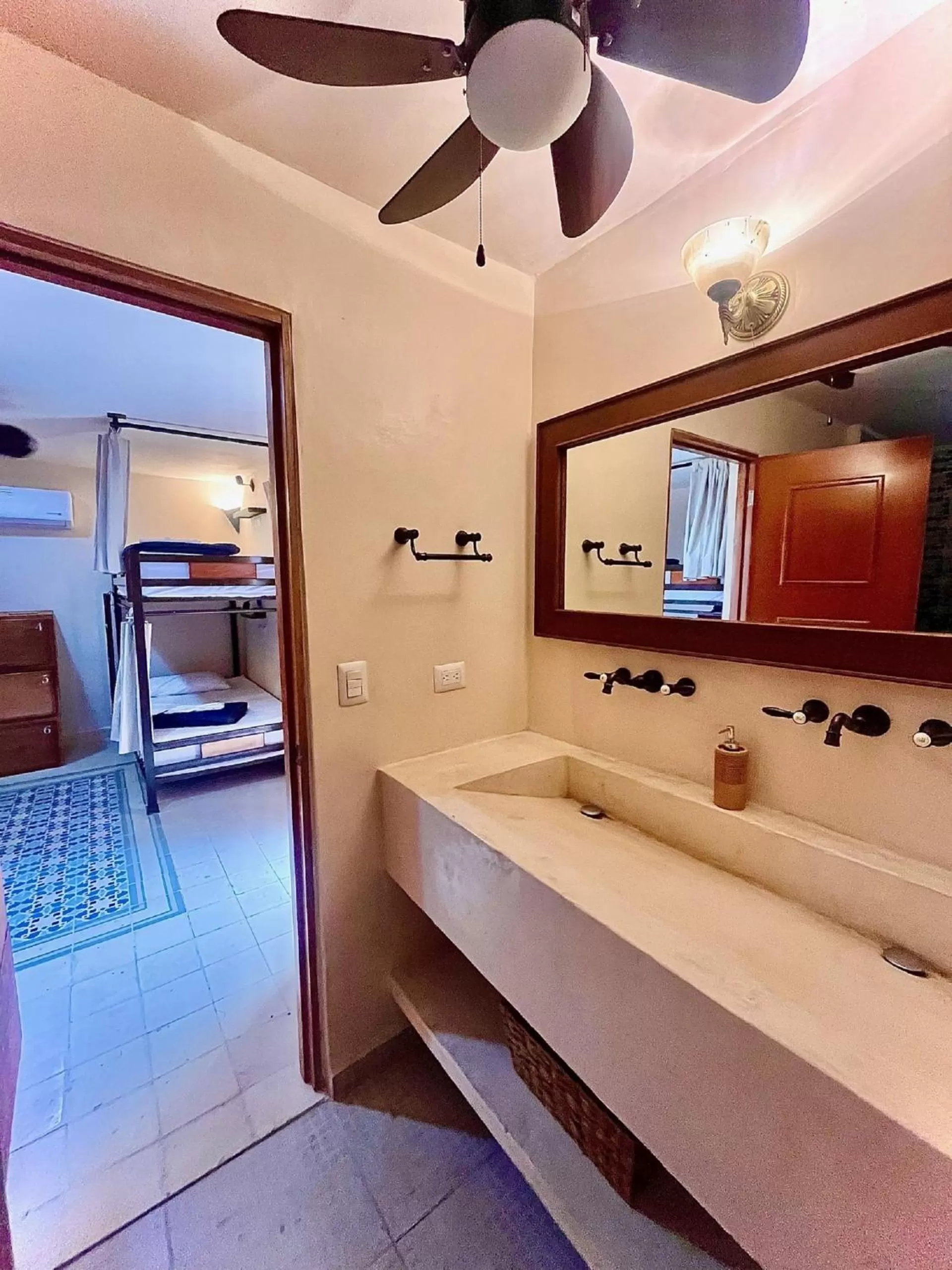 Bathroom, Bed in Hotel & Hostal Boutique Casa Garza