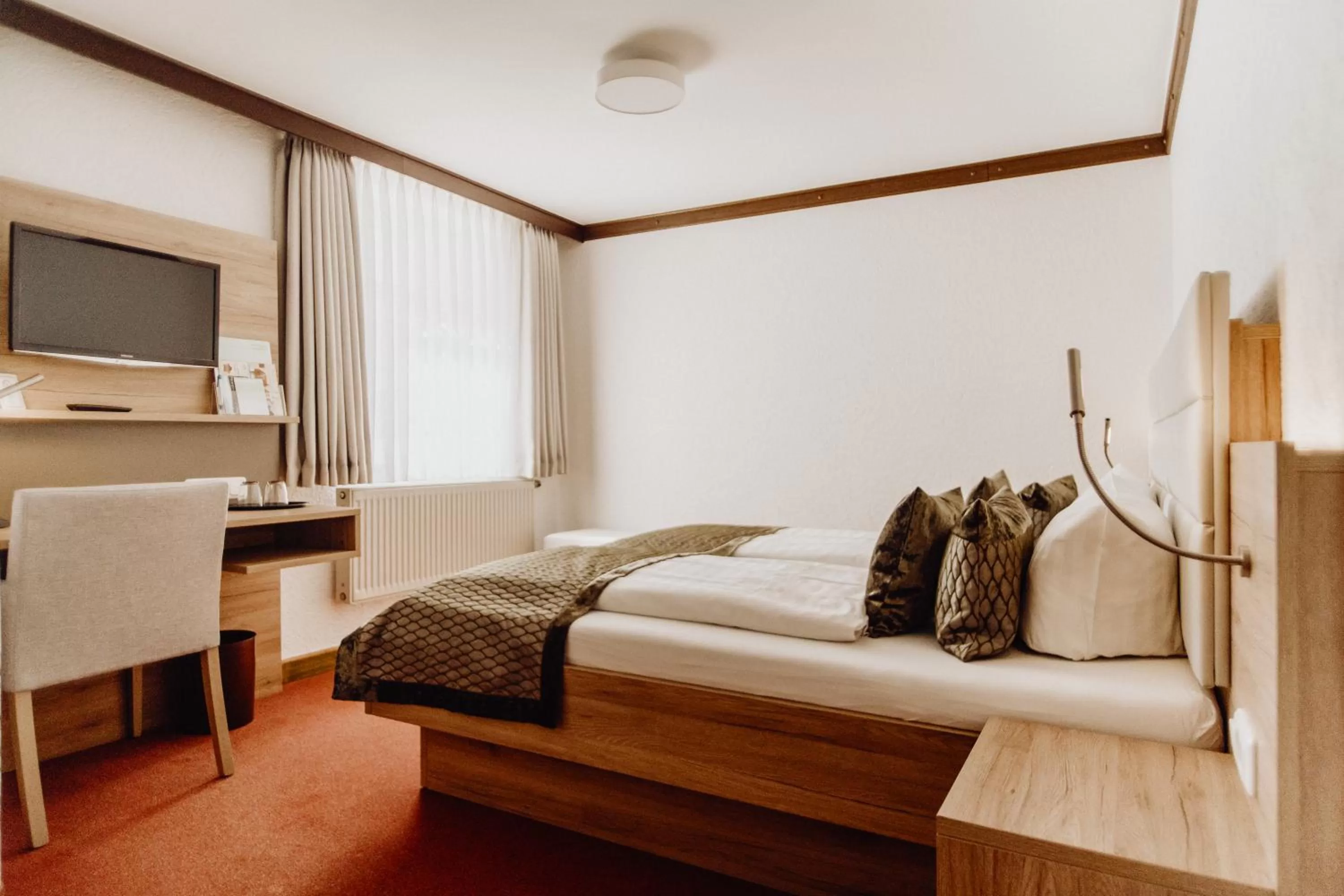 Photo of the whole room, Bed in Hotel Frauensteiner Hof