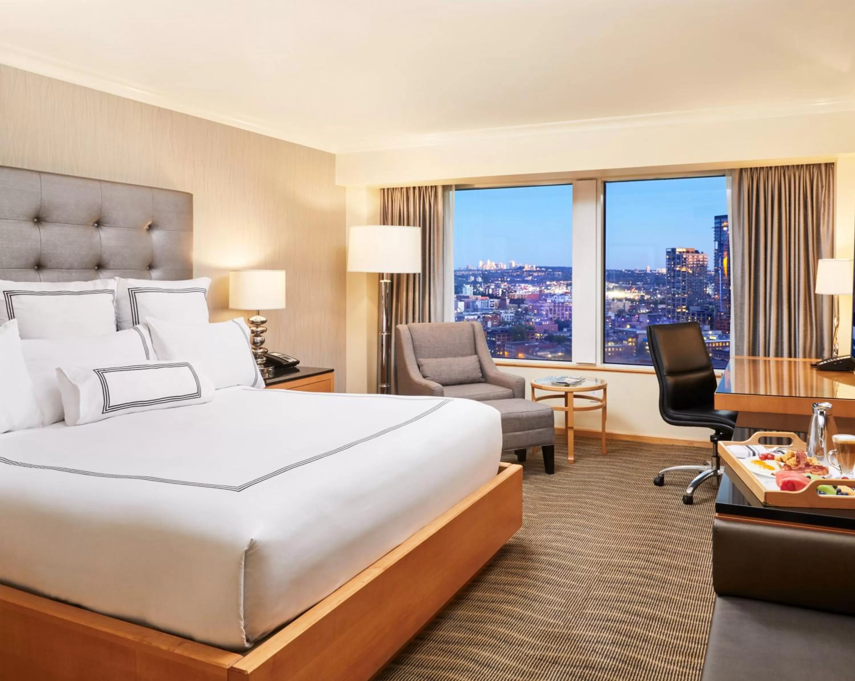 City view, Bed in Pan Pacific Vancouver