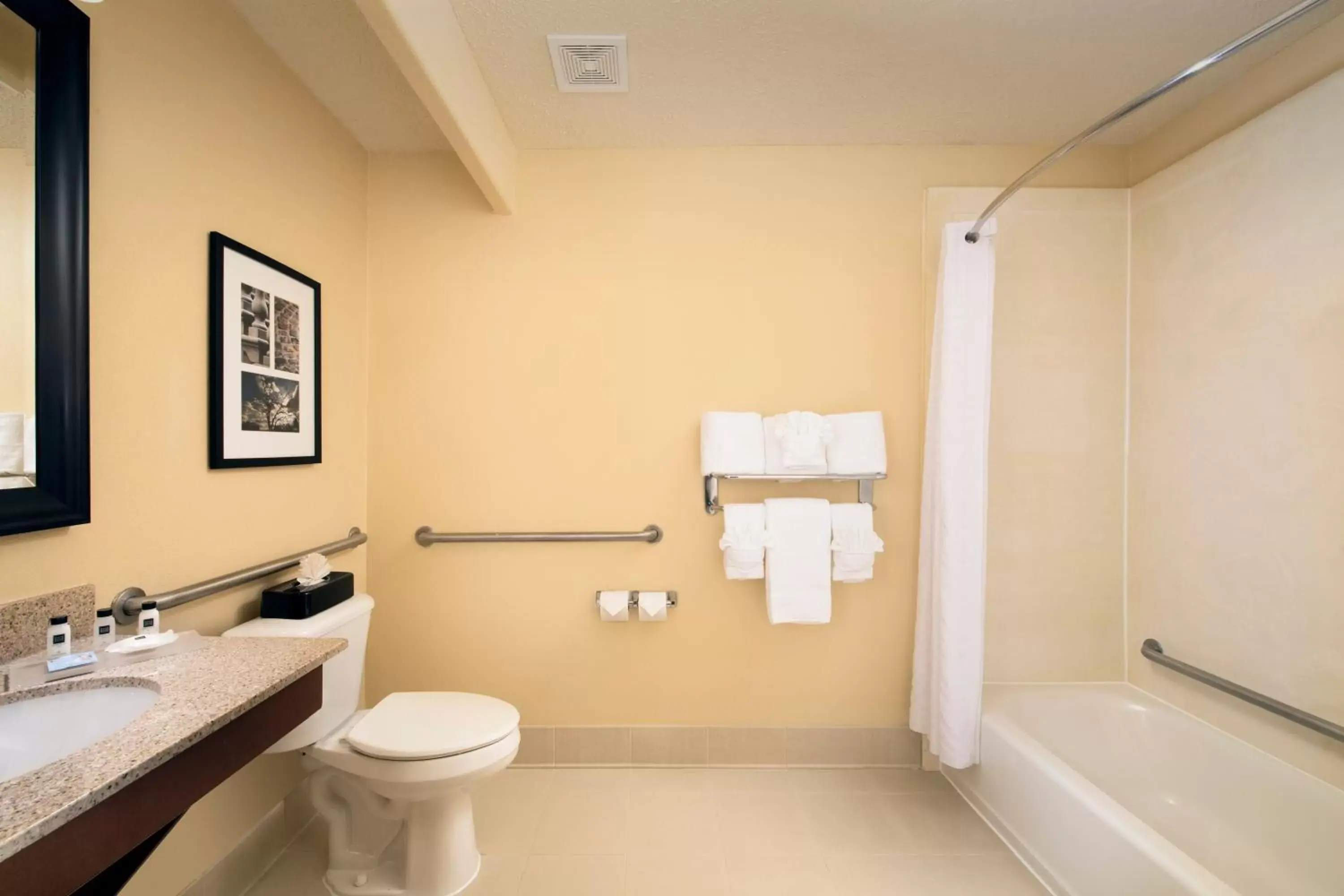 Bathroom in Country Inn & Suites by Radisson, Houston Intercontinental Airport East, TX