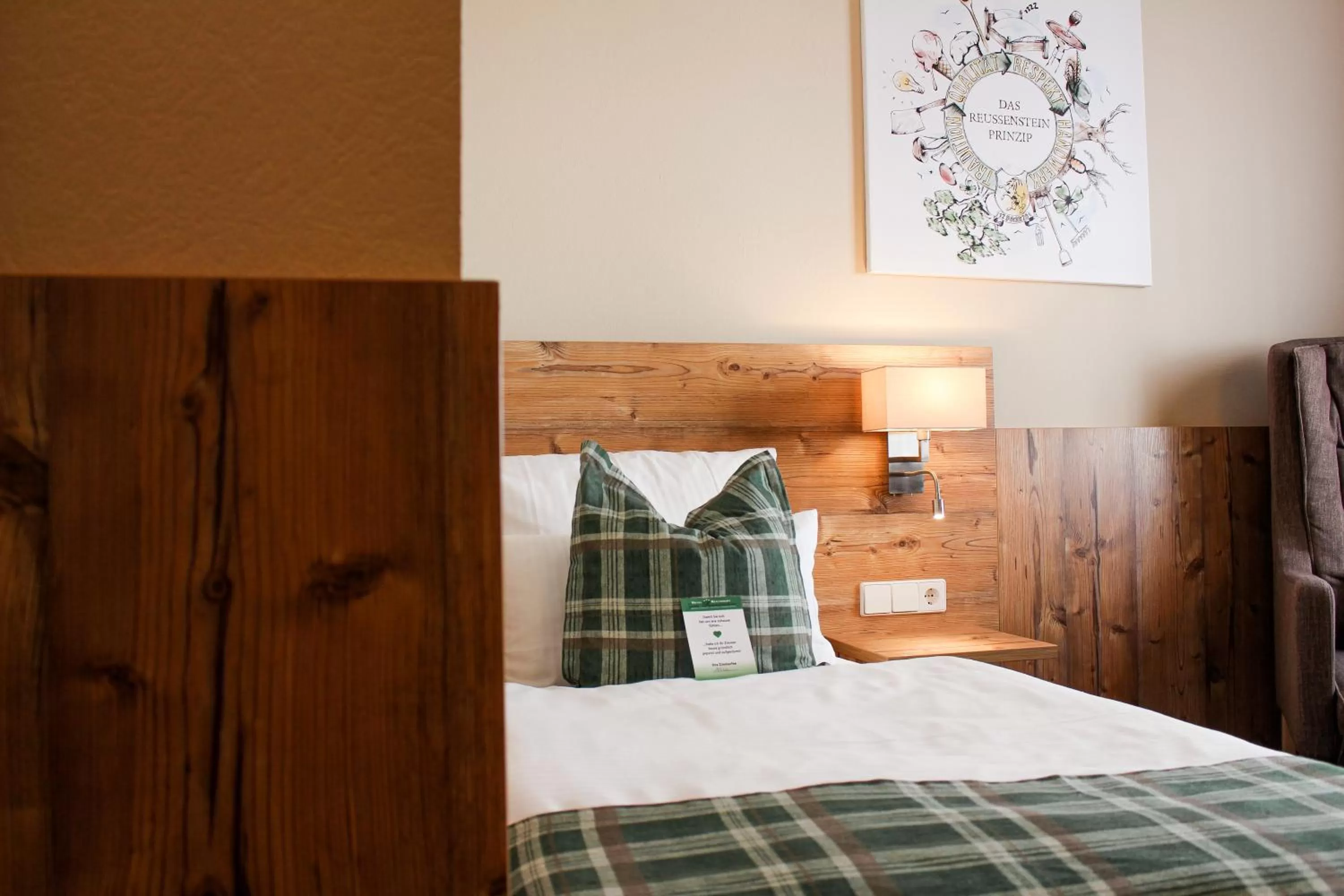 Bed in Hotel & Restaurant Zum Reussenstein