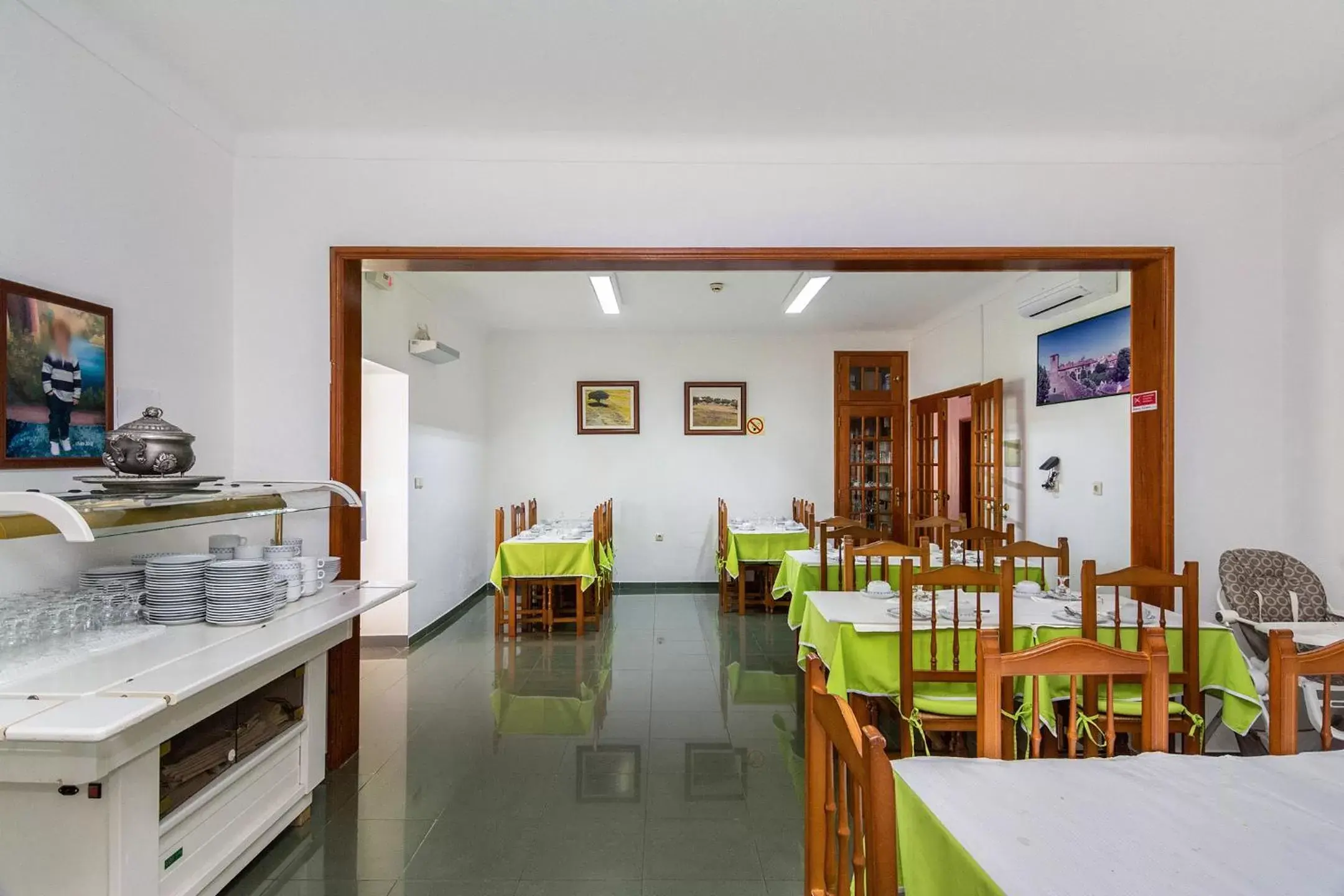 Restaurant/Places to Eat in Graca Hotel