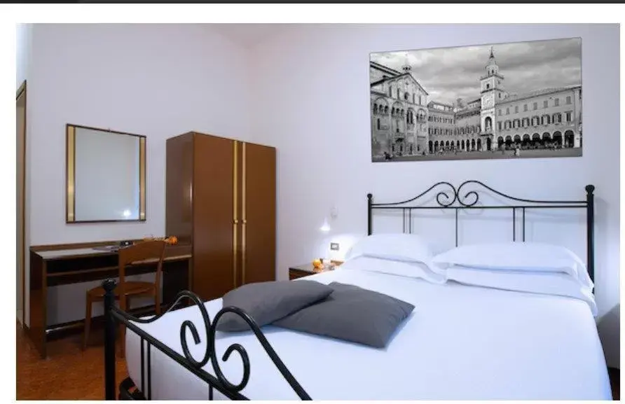 Bed in CDH Hotel Modena
