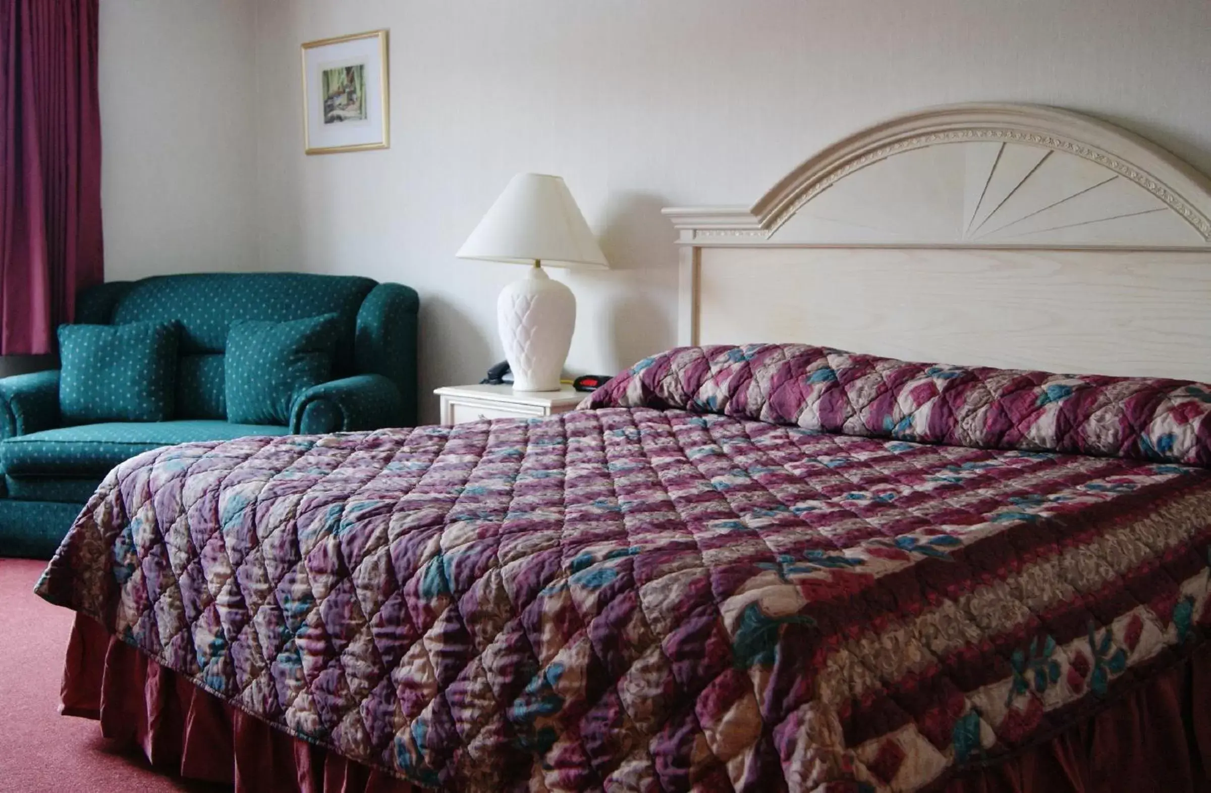 Bed in Meadow Court Inn - Ithaca