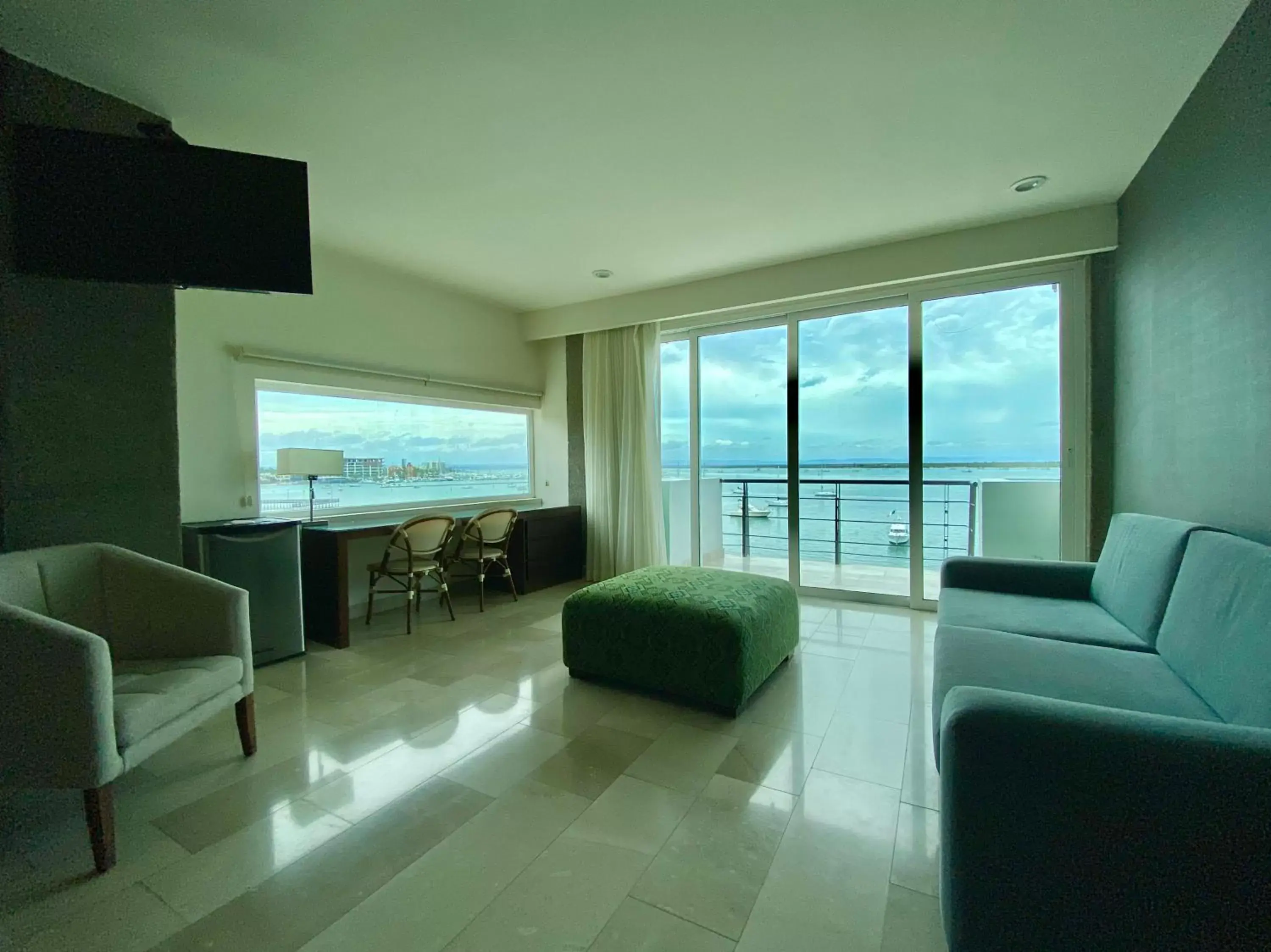 Balcony/Terrace, Sea View in Seven Crown La Paz Malecon