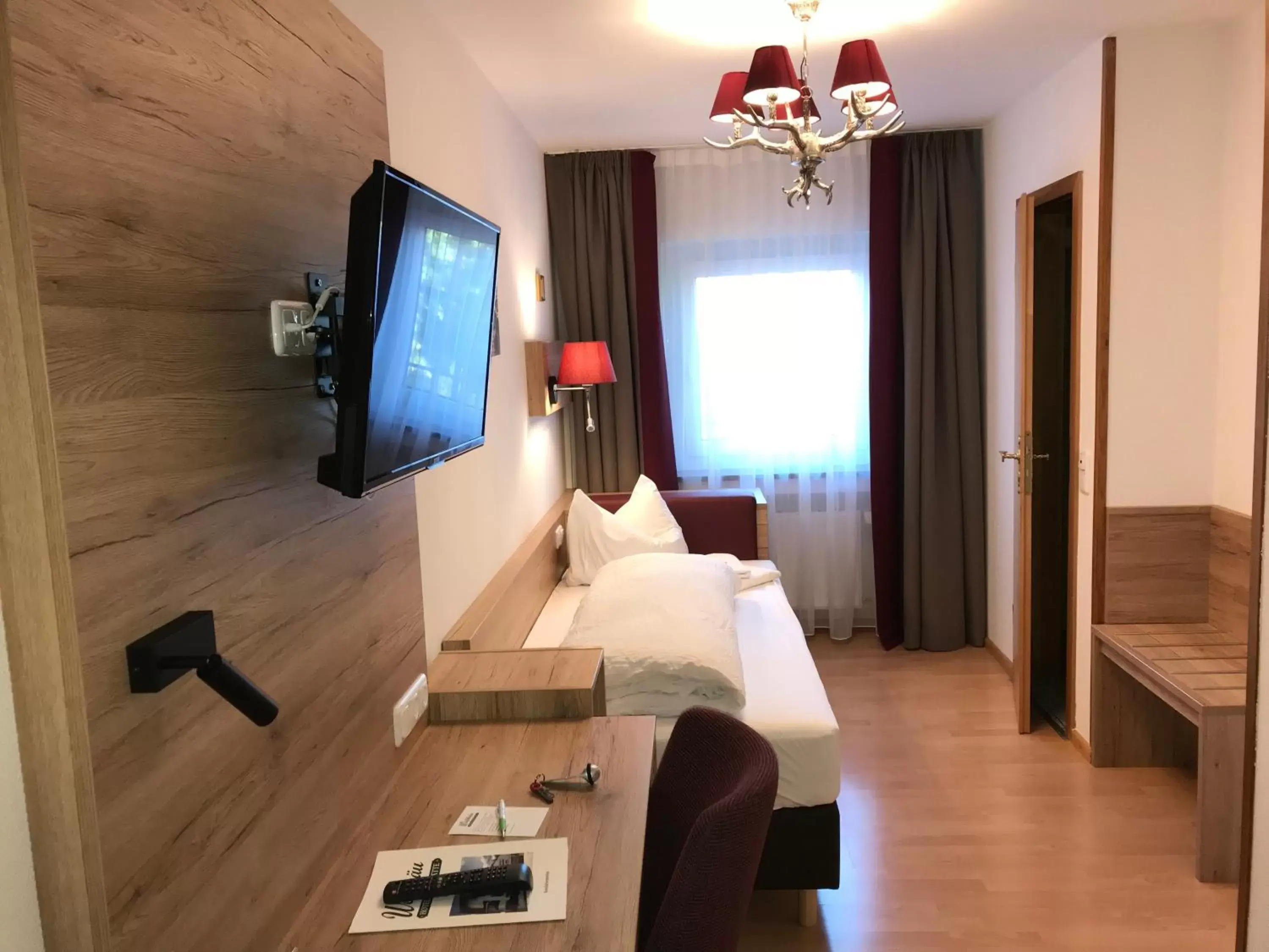 Single Room with Bathroom - single occupancy in Hotel Weißbräu