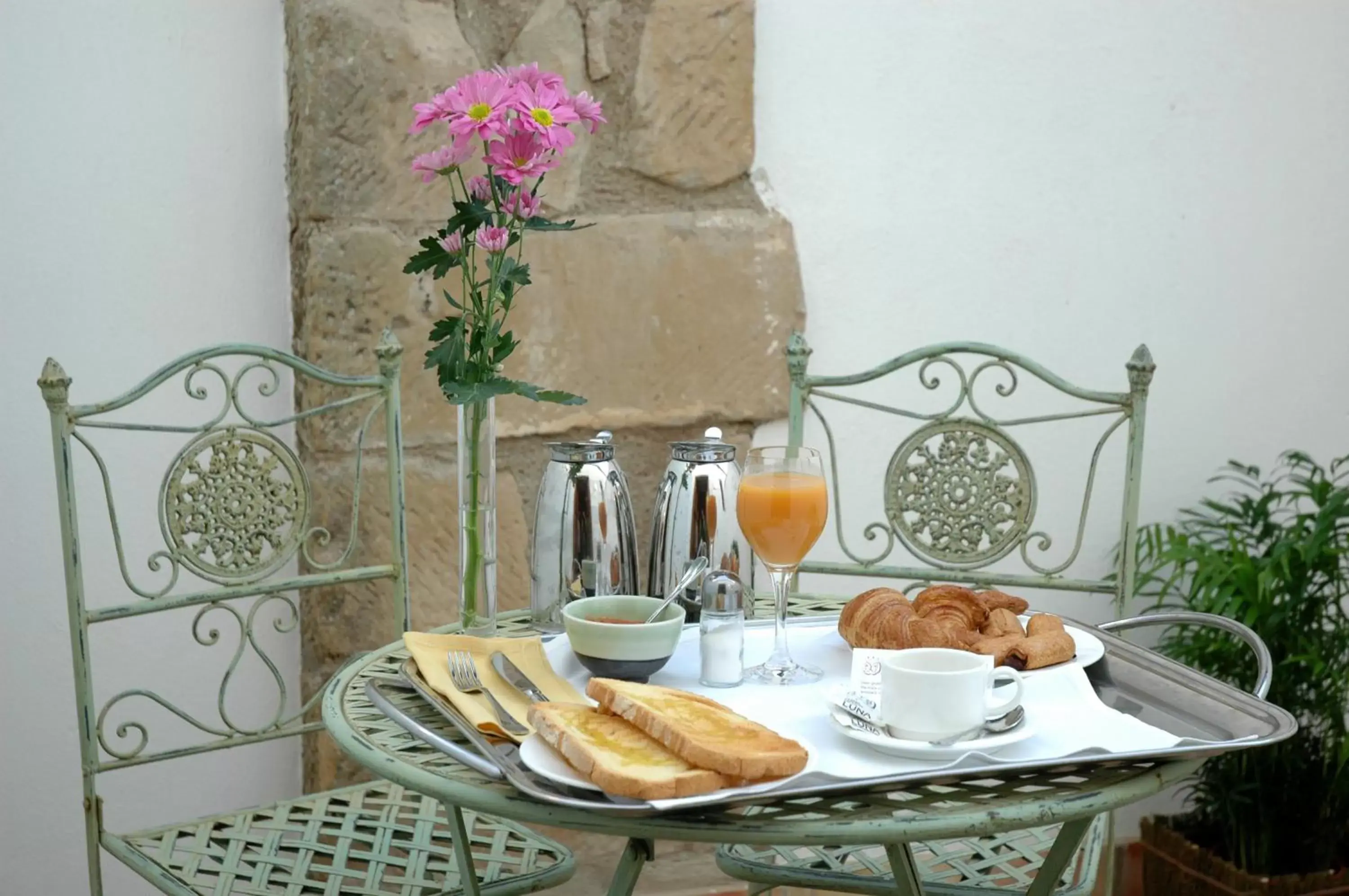 Food and drinks in Hotel Puerta de la Luna