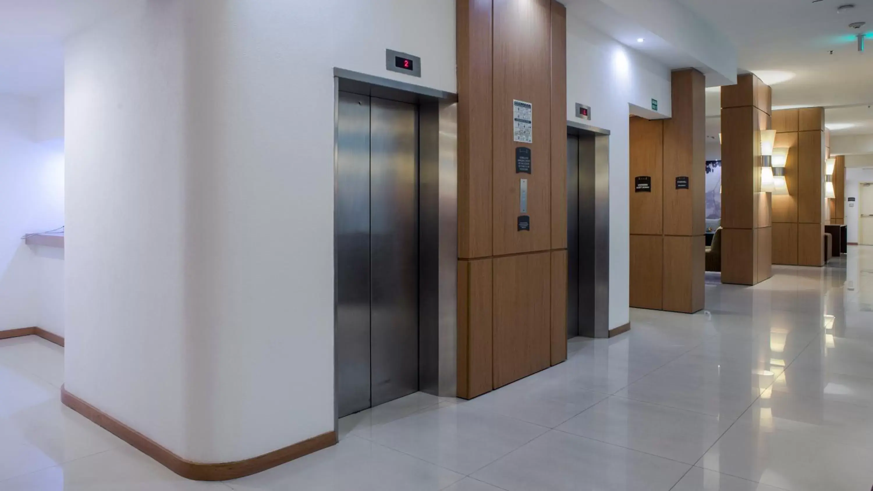 Lobby or reception in Staybridge Suites Guadalajara Expo by IHG Lobby or reception in Staybridge Suites Guadalajara Expo by IHG